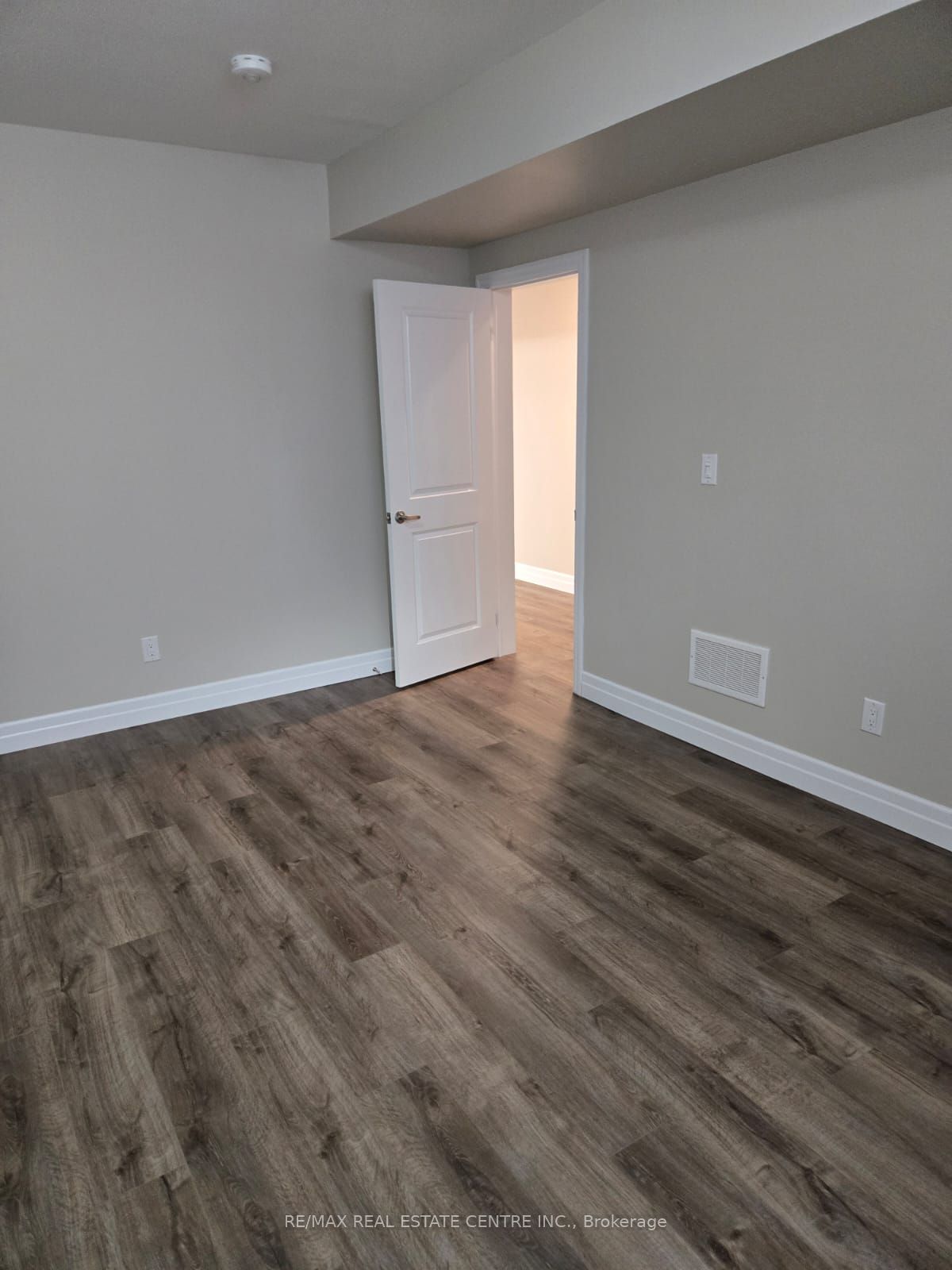 160 Beck Street Lower Property Photo 13