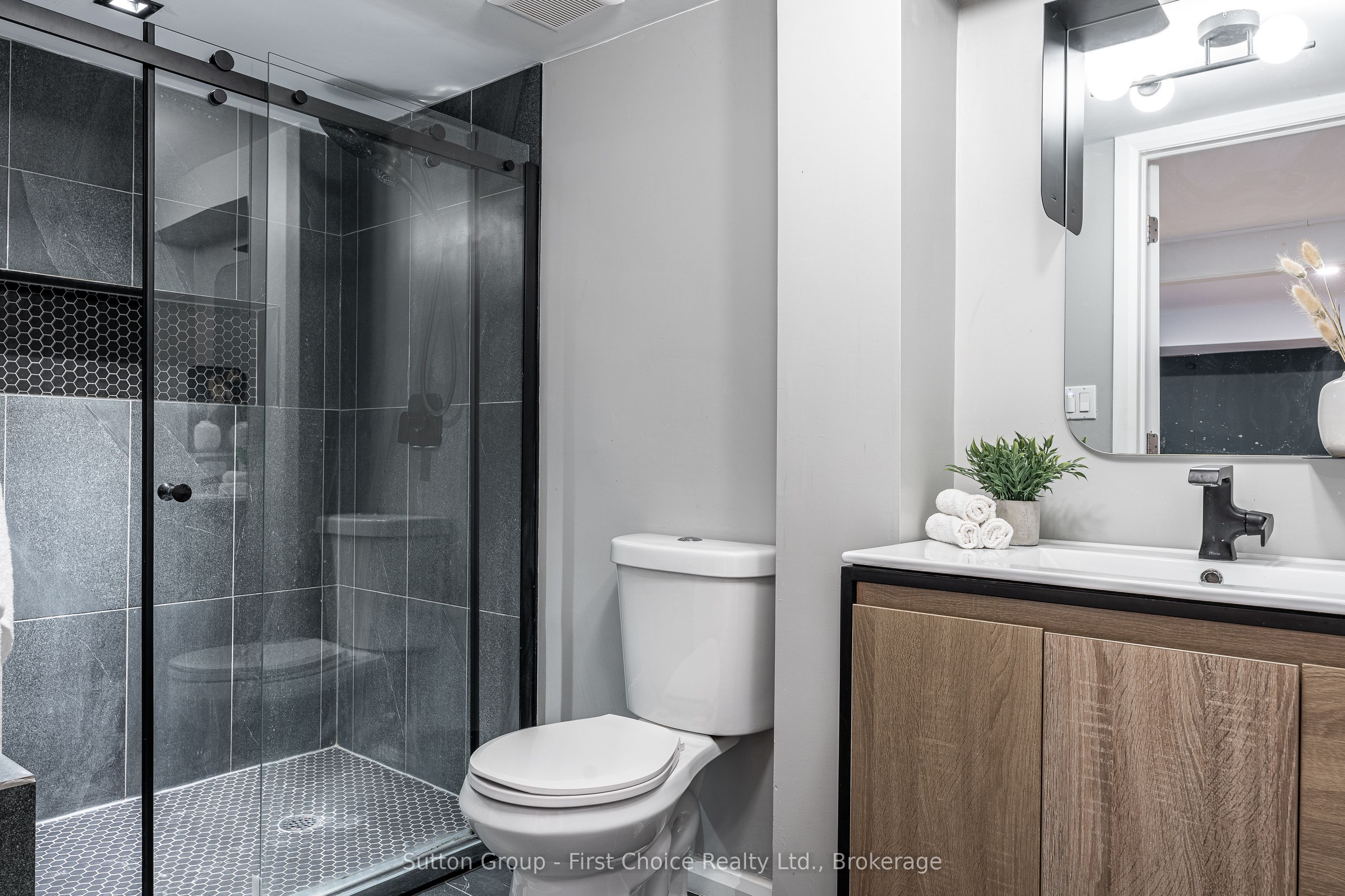 226 Birmingham Street Property Photo 36