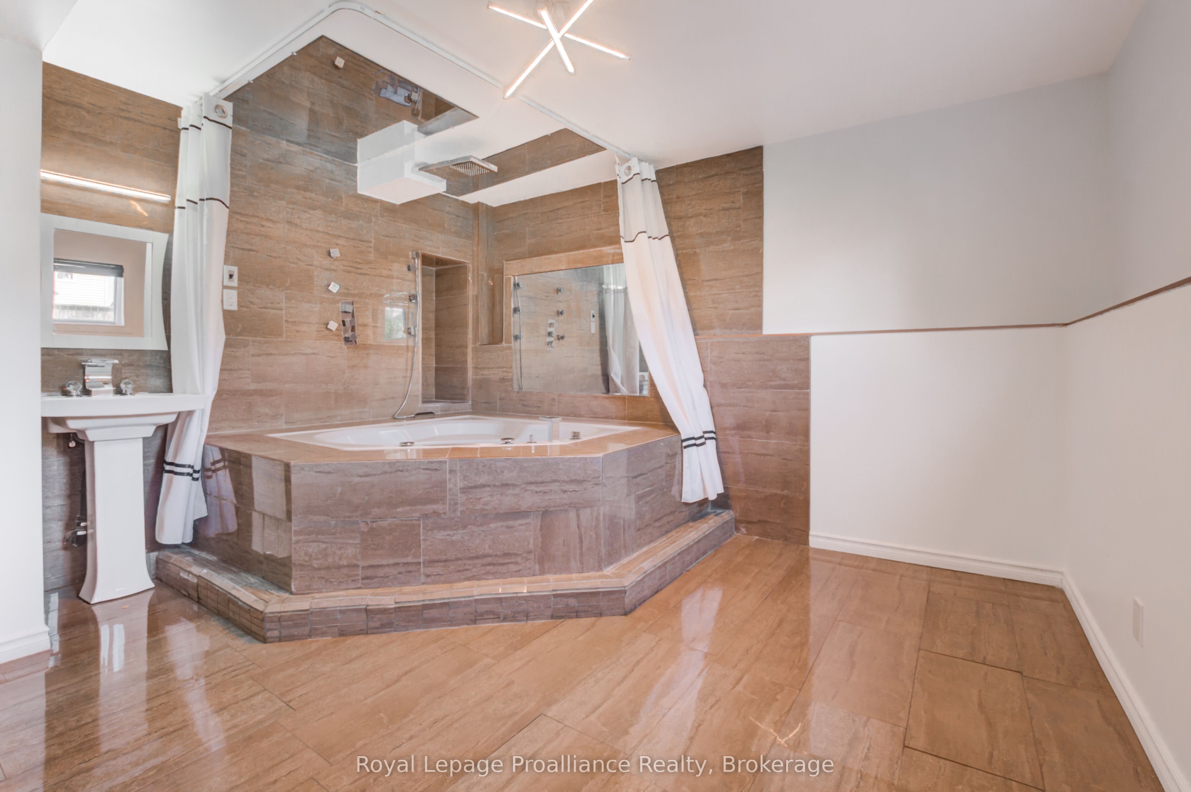 120 Raglan Street Property Photo 31