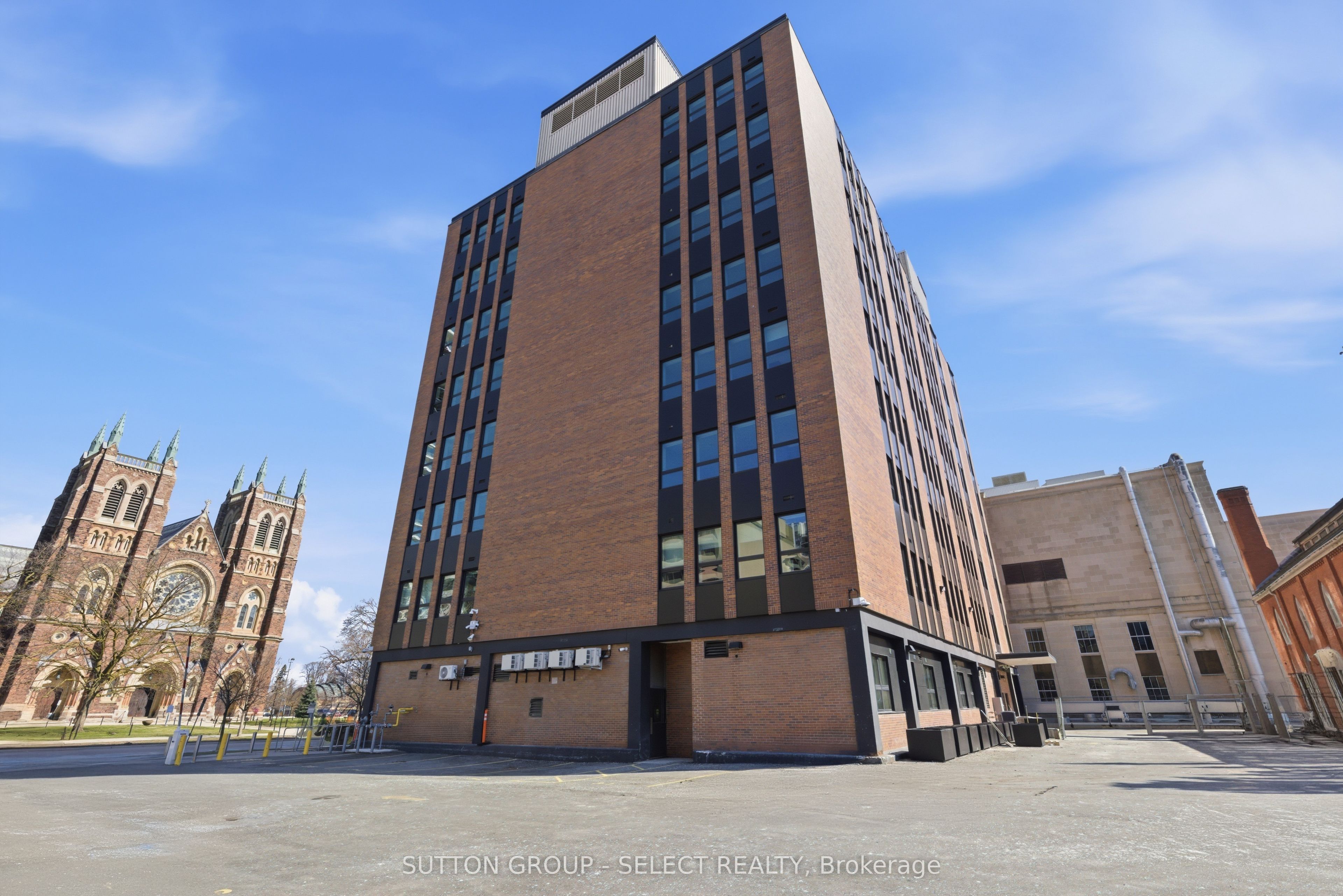 195 Dufferin Avenue 802 Property Photo 2