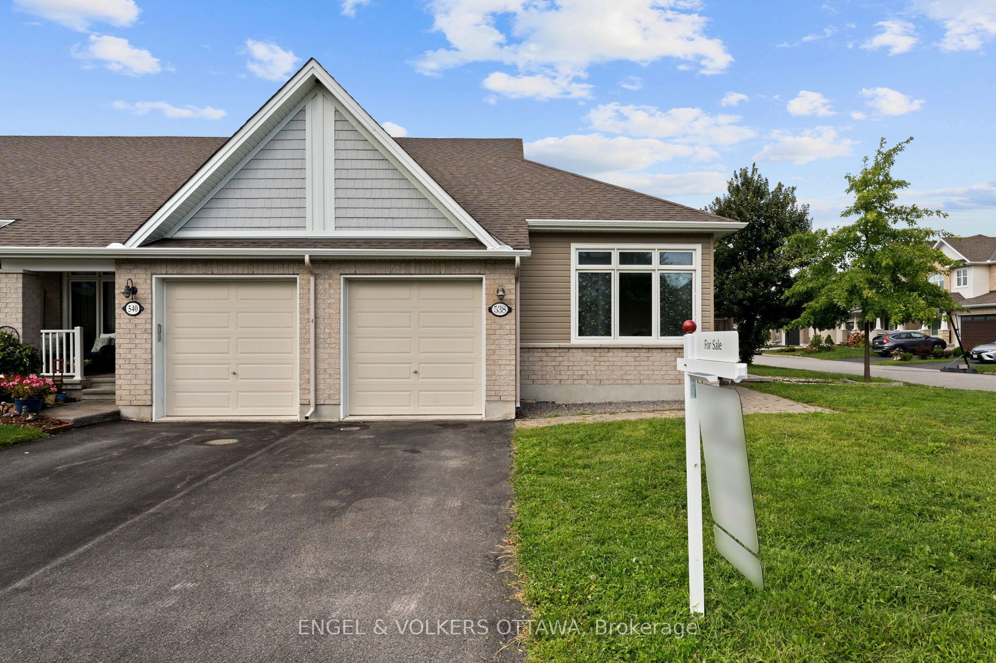 538 Silverbell Crescent Property Photo 3