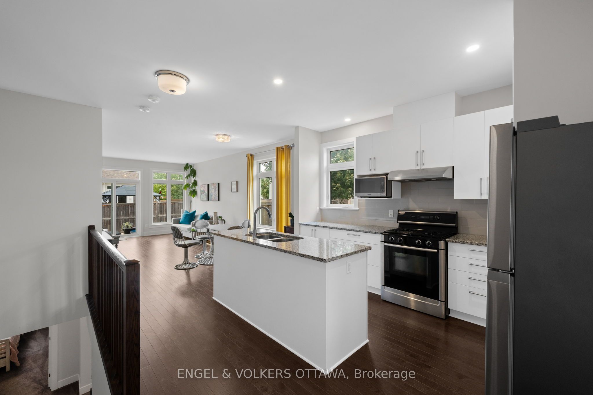 538 Silverbell Crescent Property Photo 4
