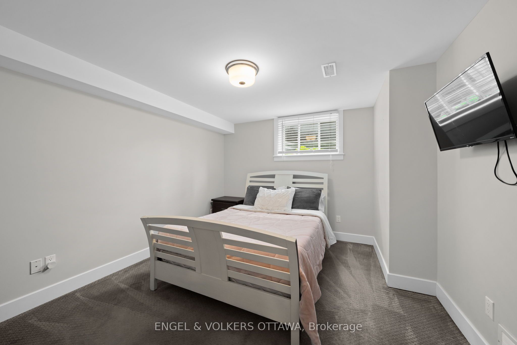 538 Silverbell Crescent Property Photo 23