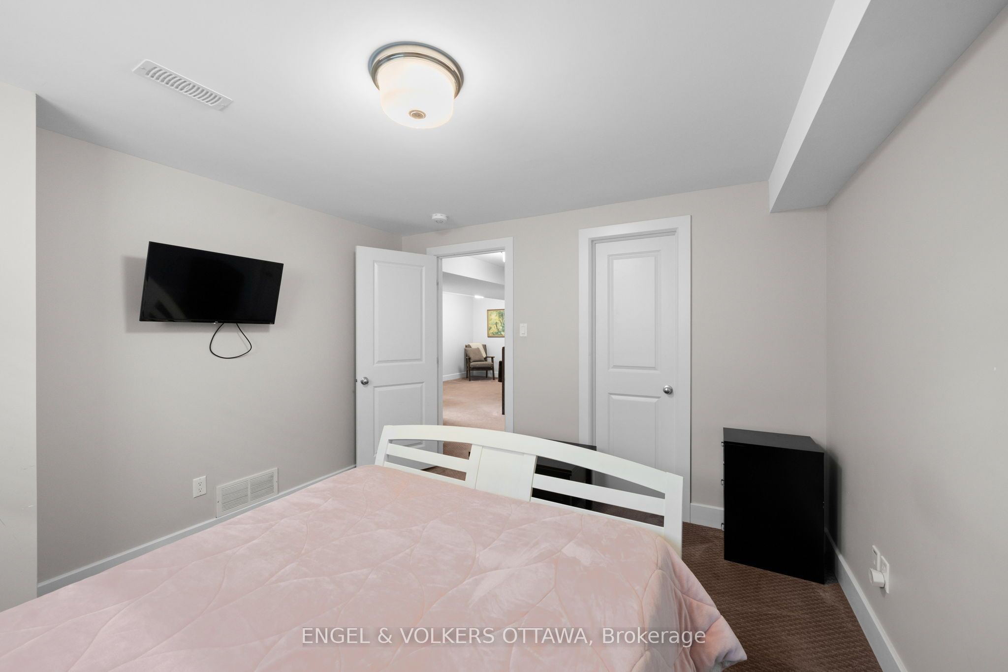 538 Silverbell Crescent Property Photo 24