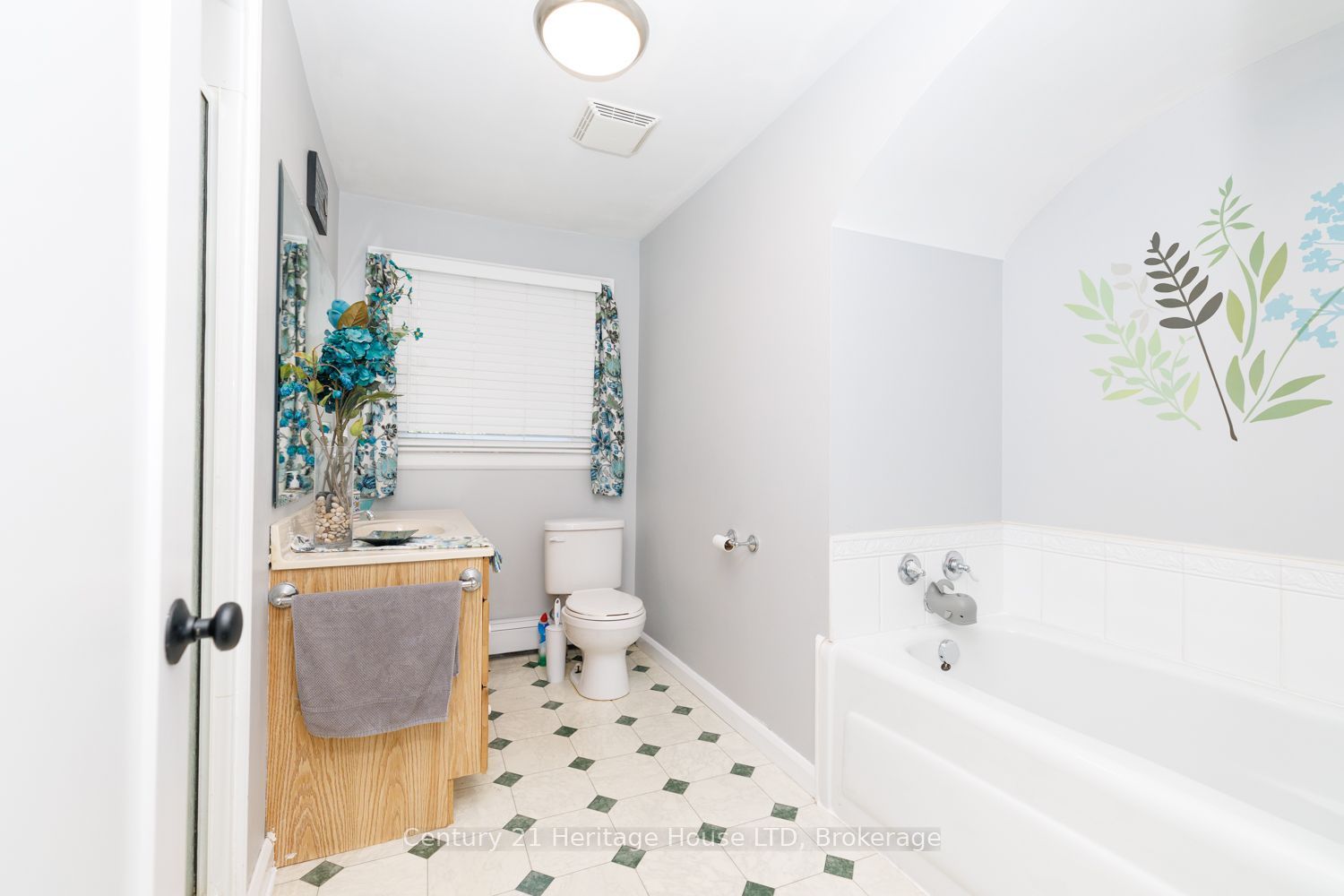 222 Phipps Street Property Photo 23