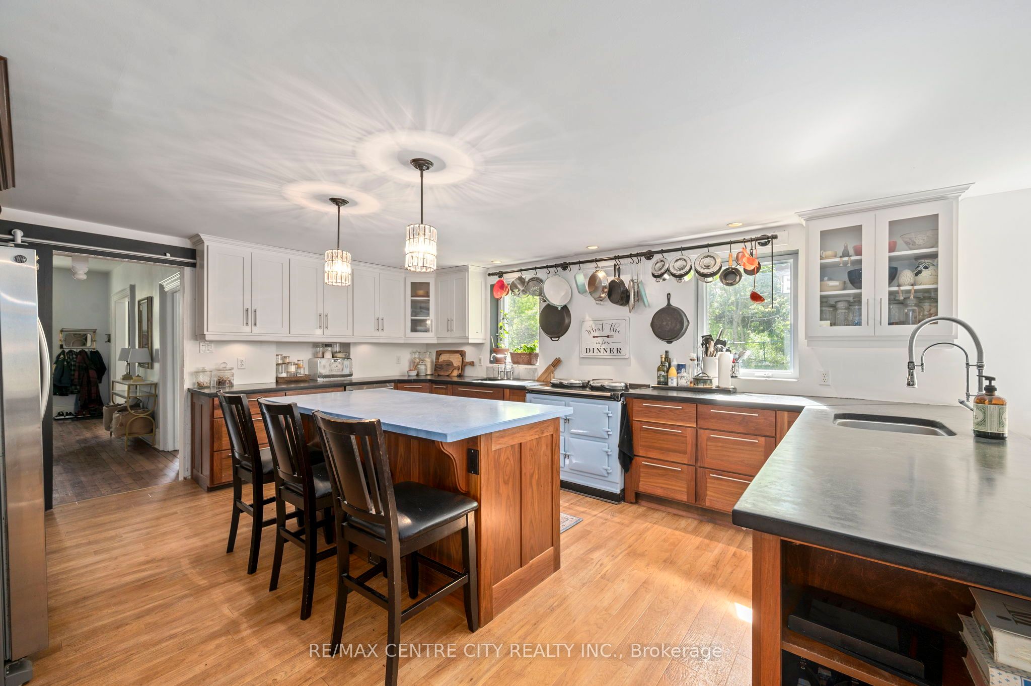 337 George Street Property Photo 11