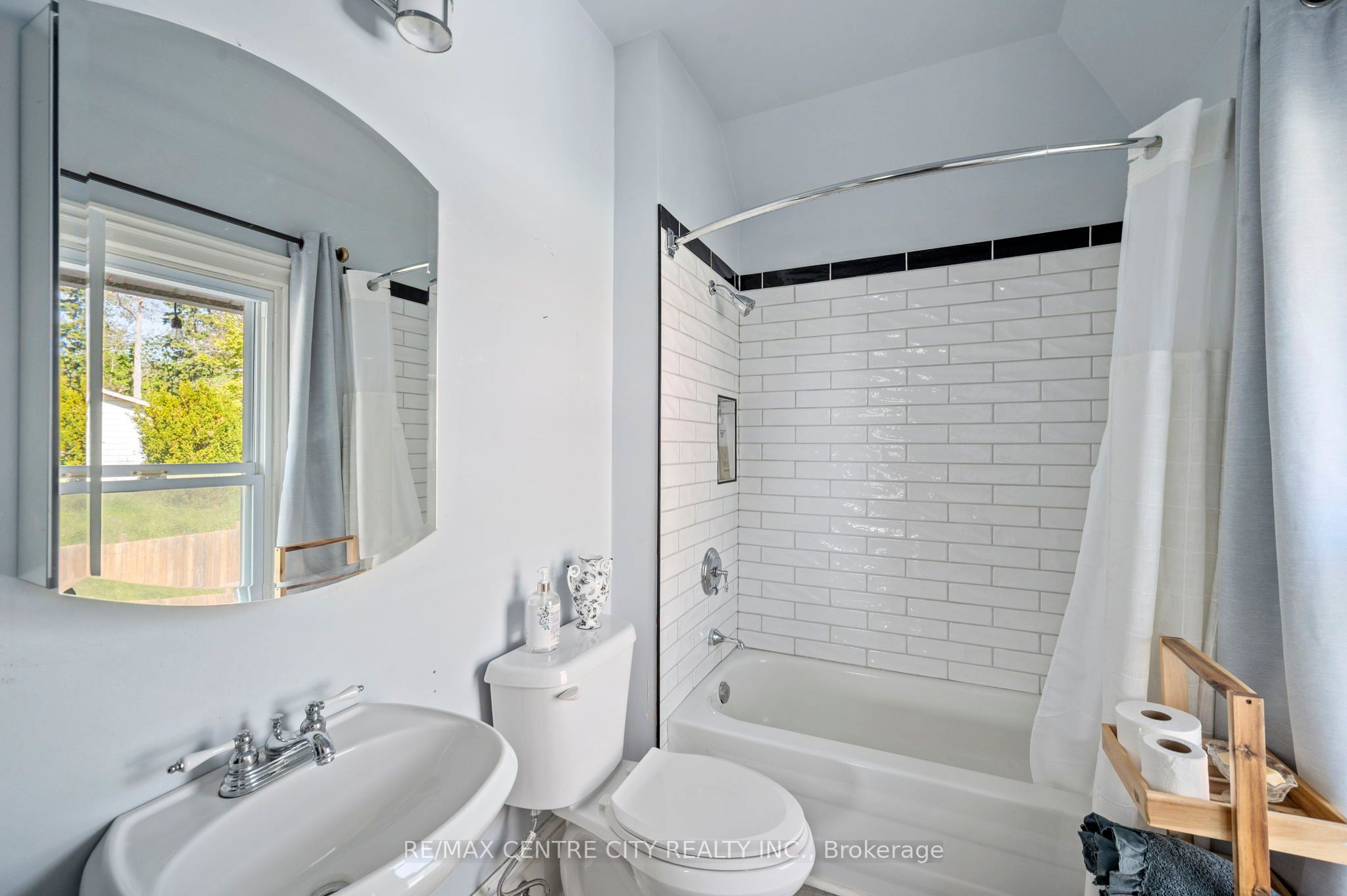 337 George Street Property Photo 27