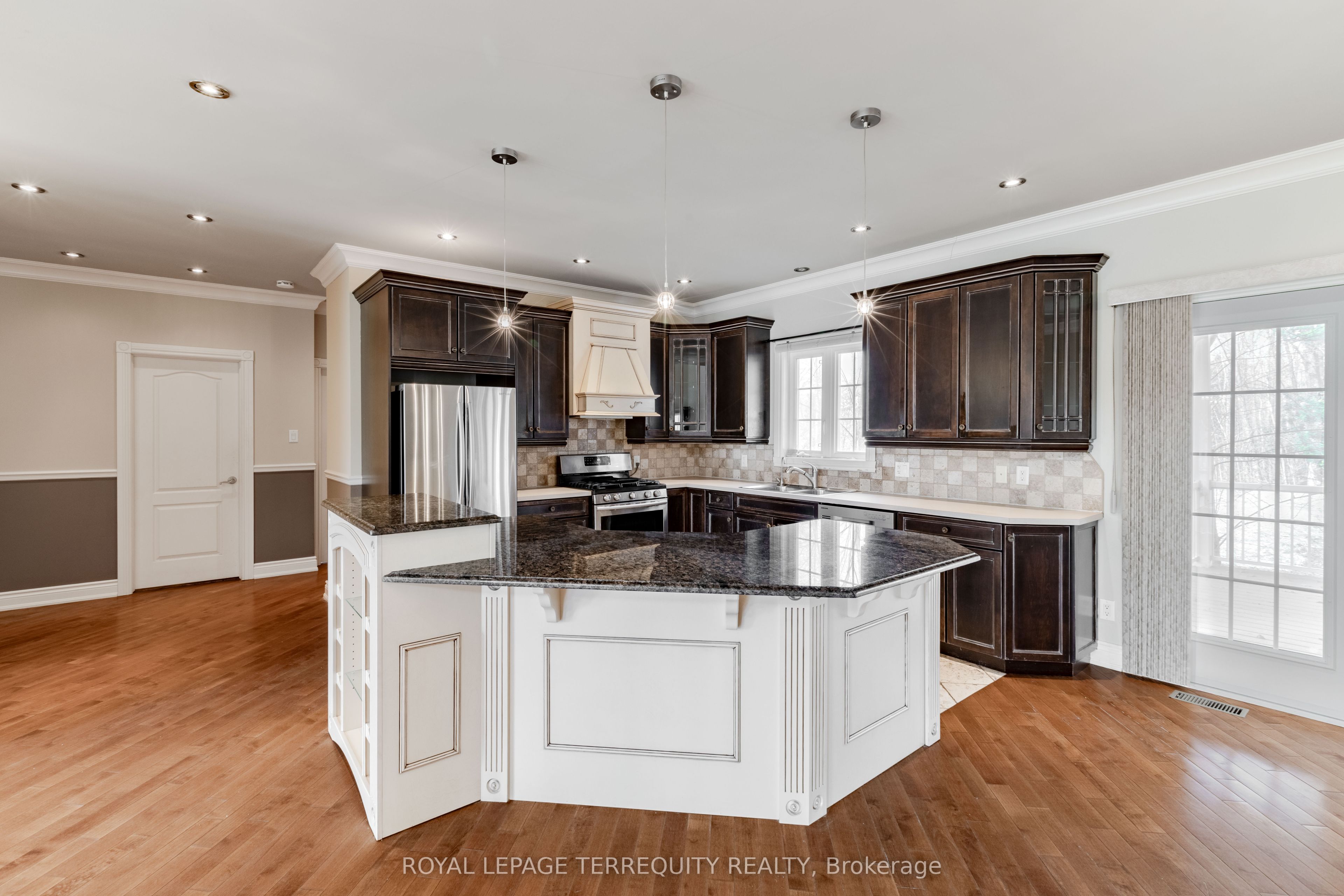 591 Du Parc Road Property Photo 6