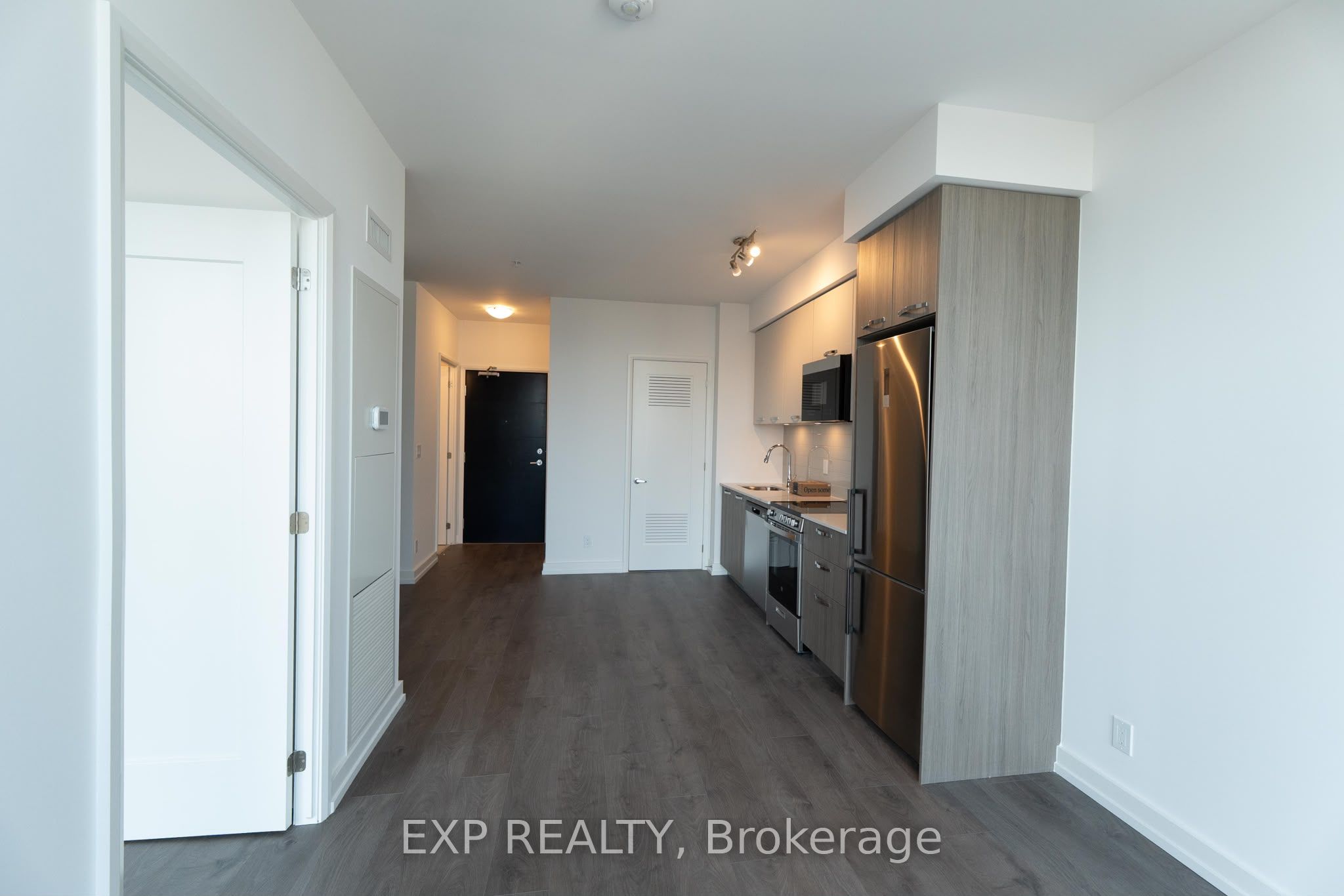 75 James Street S 1604 Property Photo 7