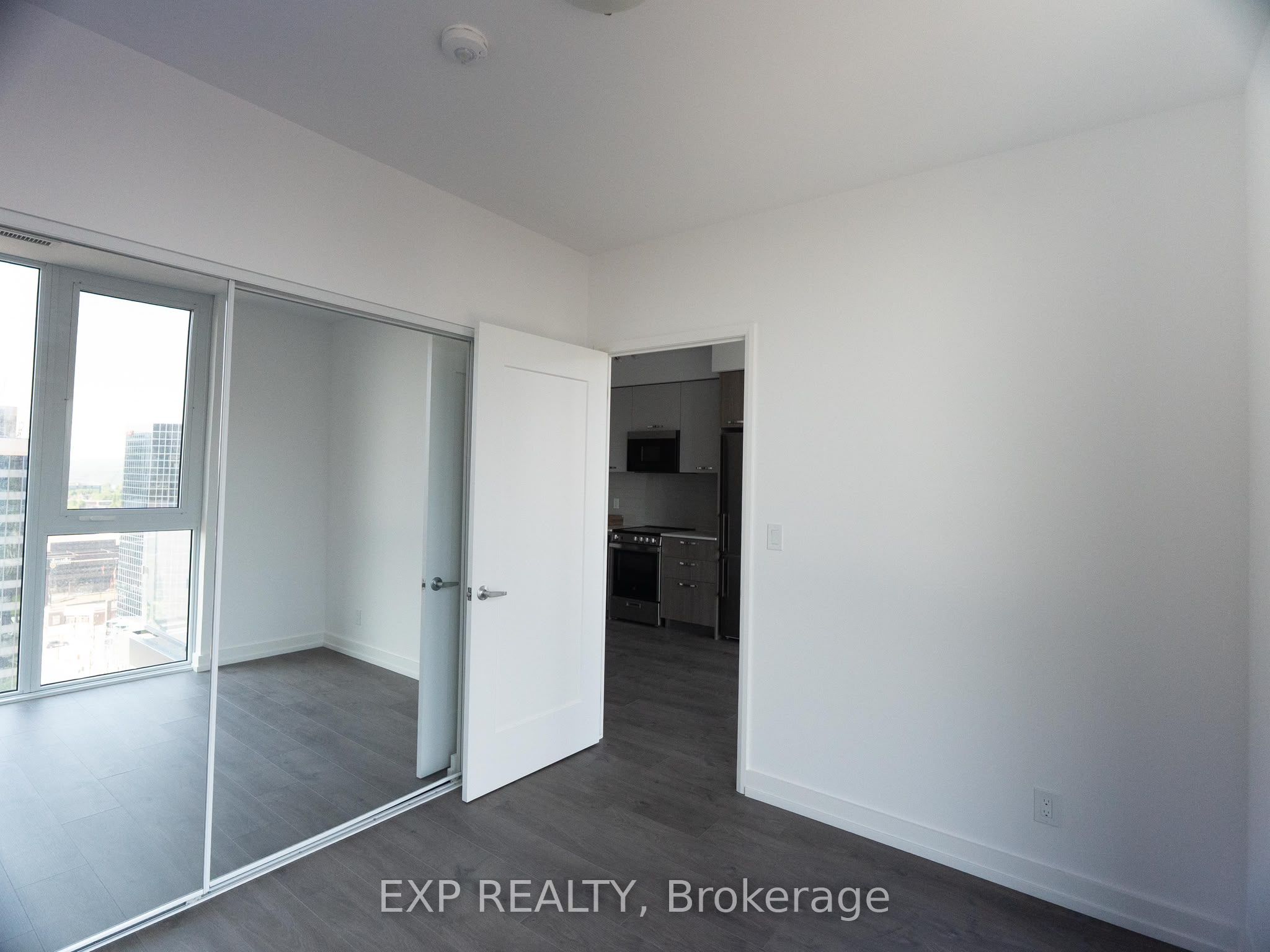 75 James Street S 1604 Property Photo 10