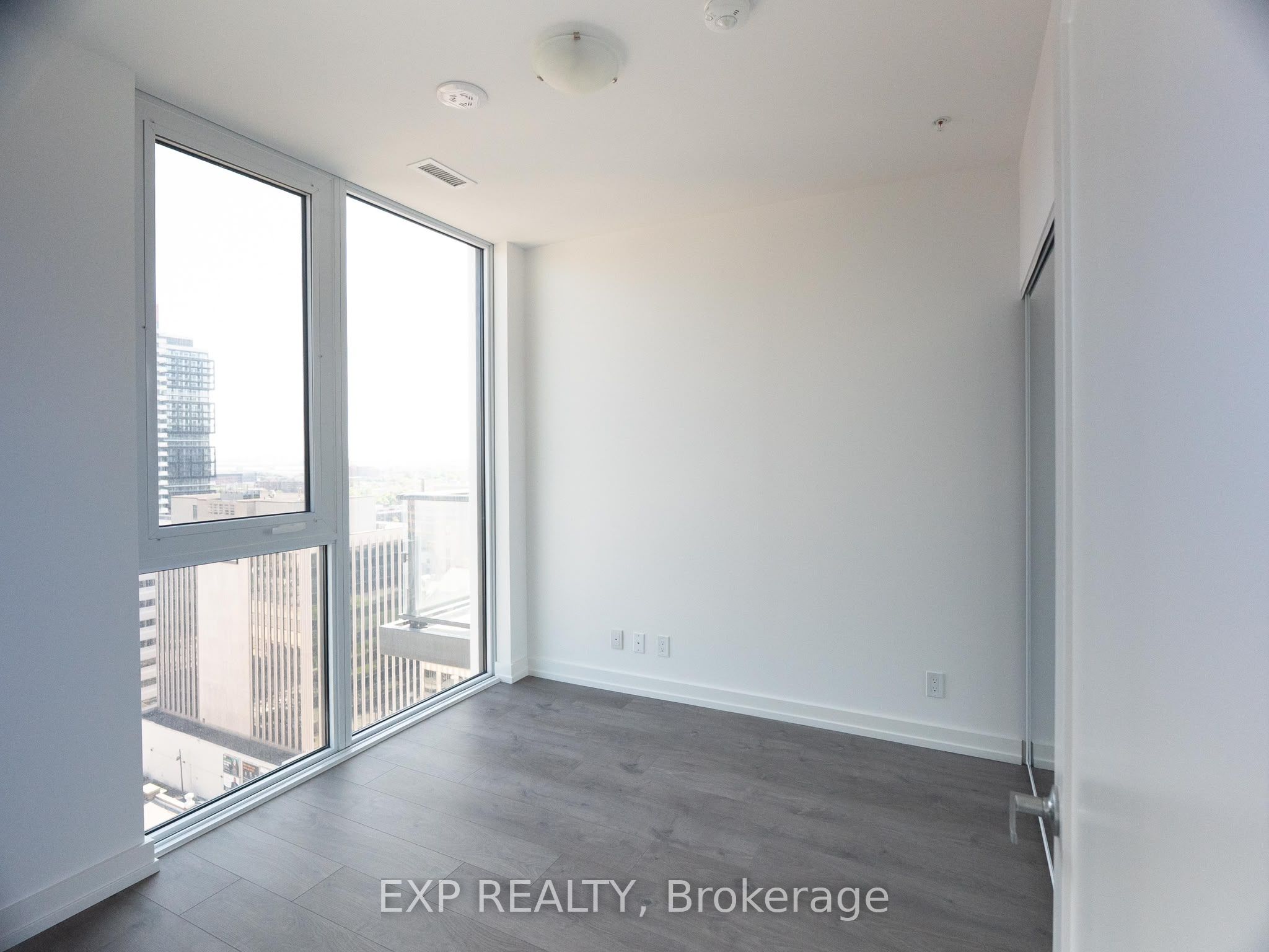 75 James Street S 1604 Property Photo 11