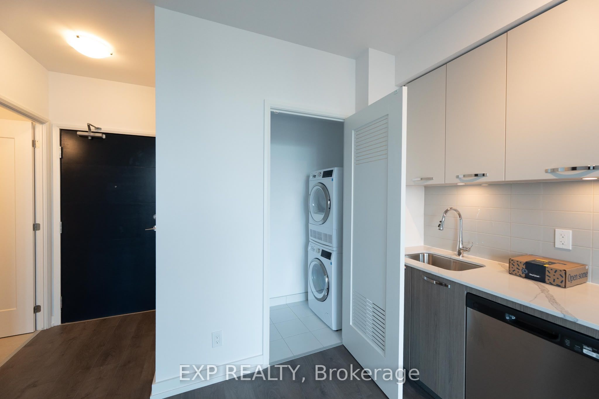 75 James Street S 1604 Property Photo 14