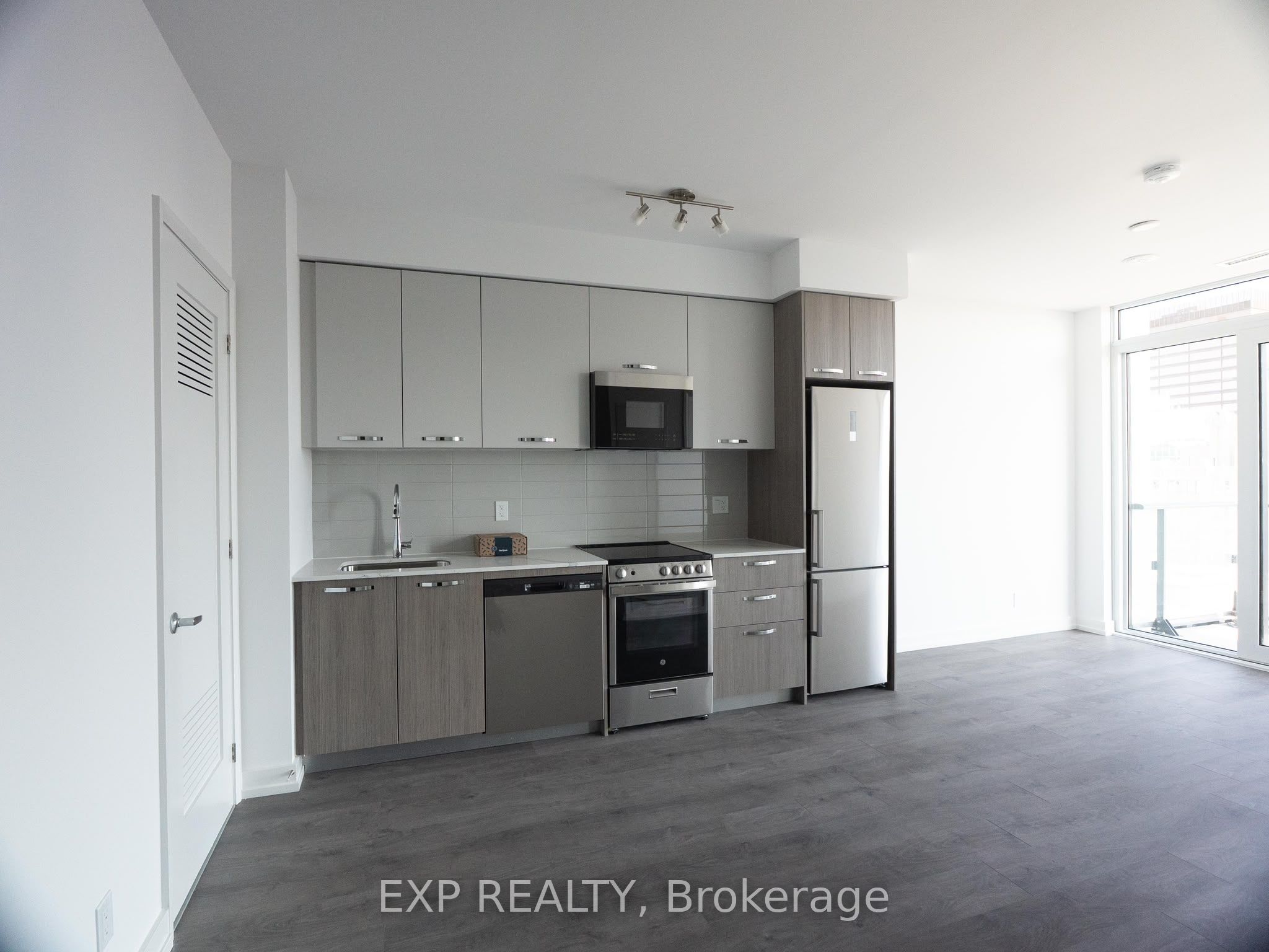 75 James Street S 1604 Property Photo 15