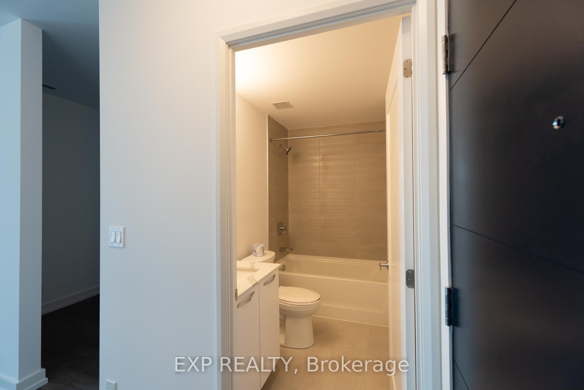 75 James Street S 1604 Property Photo 16