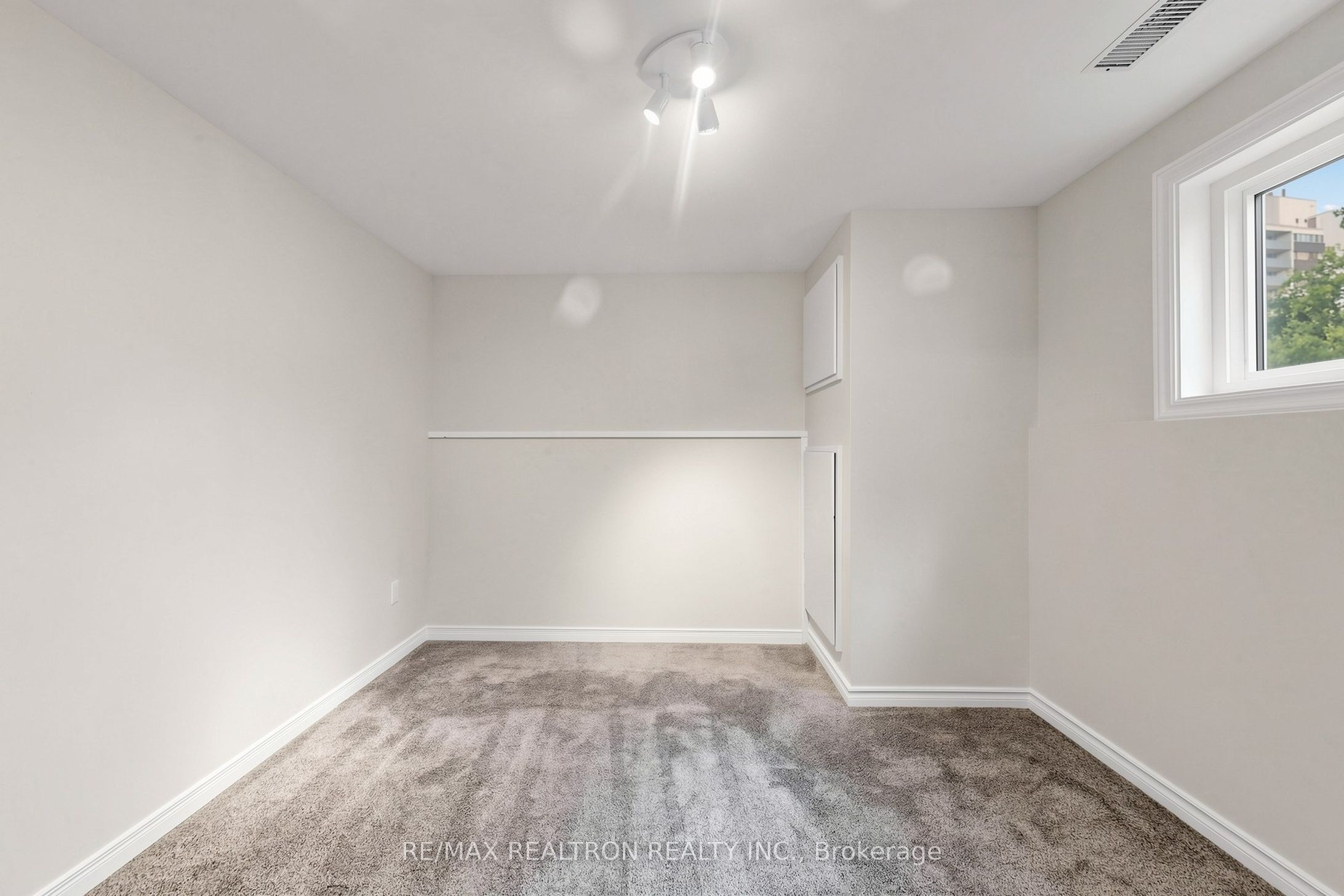 938 Whitefield Drive Property Photo 39