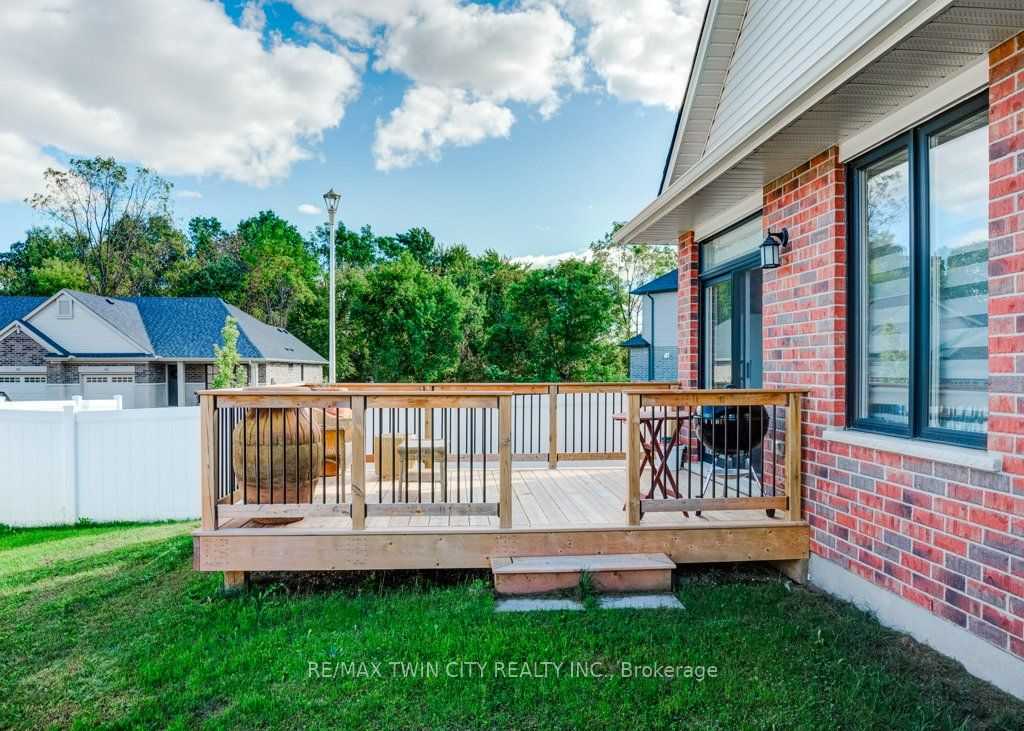 102 Livingston Drive Property Photo 27