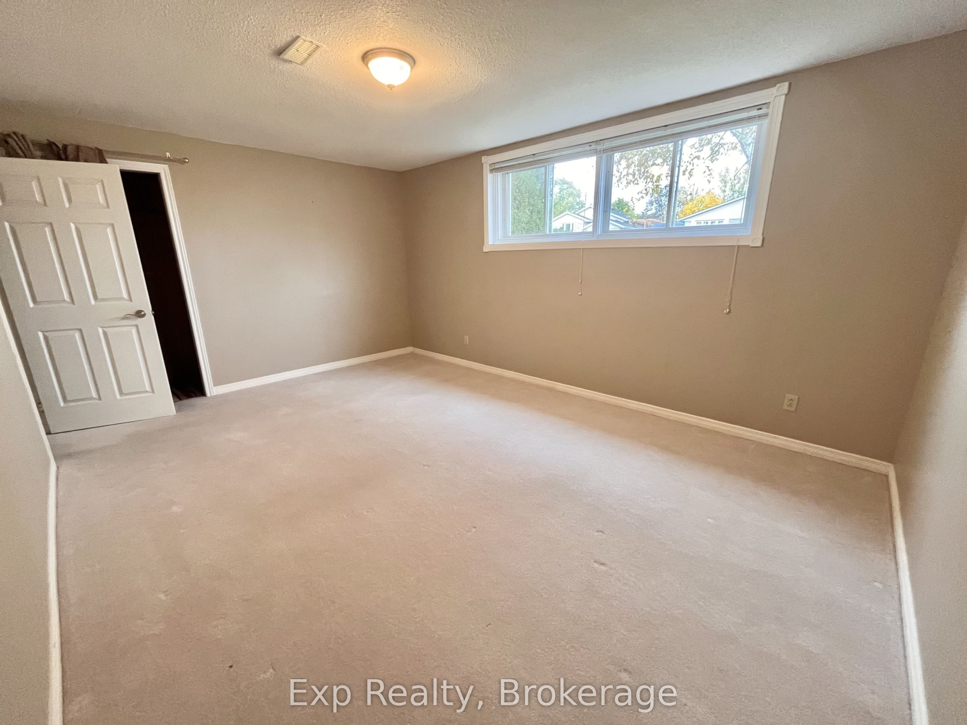 27 Loraine Avenue Property Photo 18