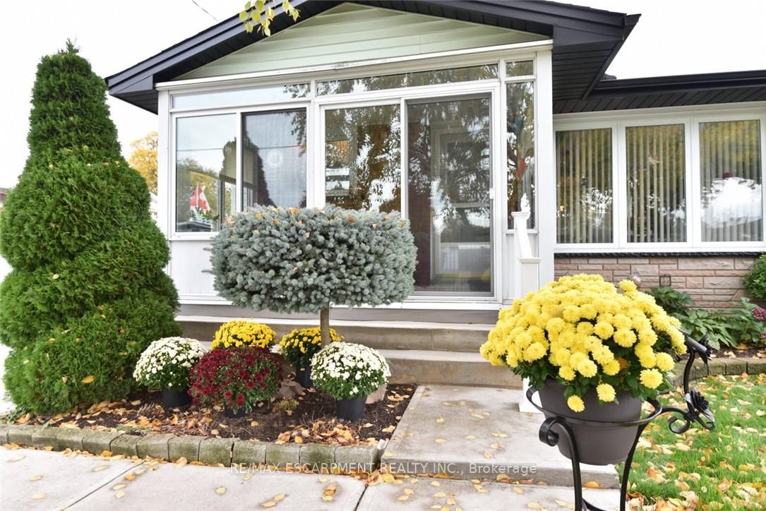 137 Fielding Crescent Property Photo 1
