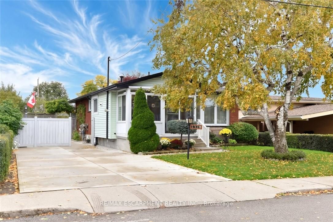 137 Fielding Crescent Property Photo 2