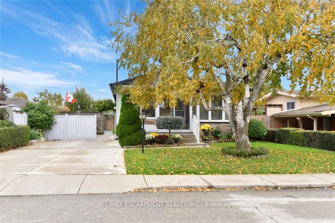 137 Fielding Crescent Property Photo 3