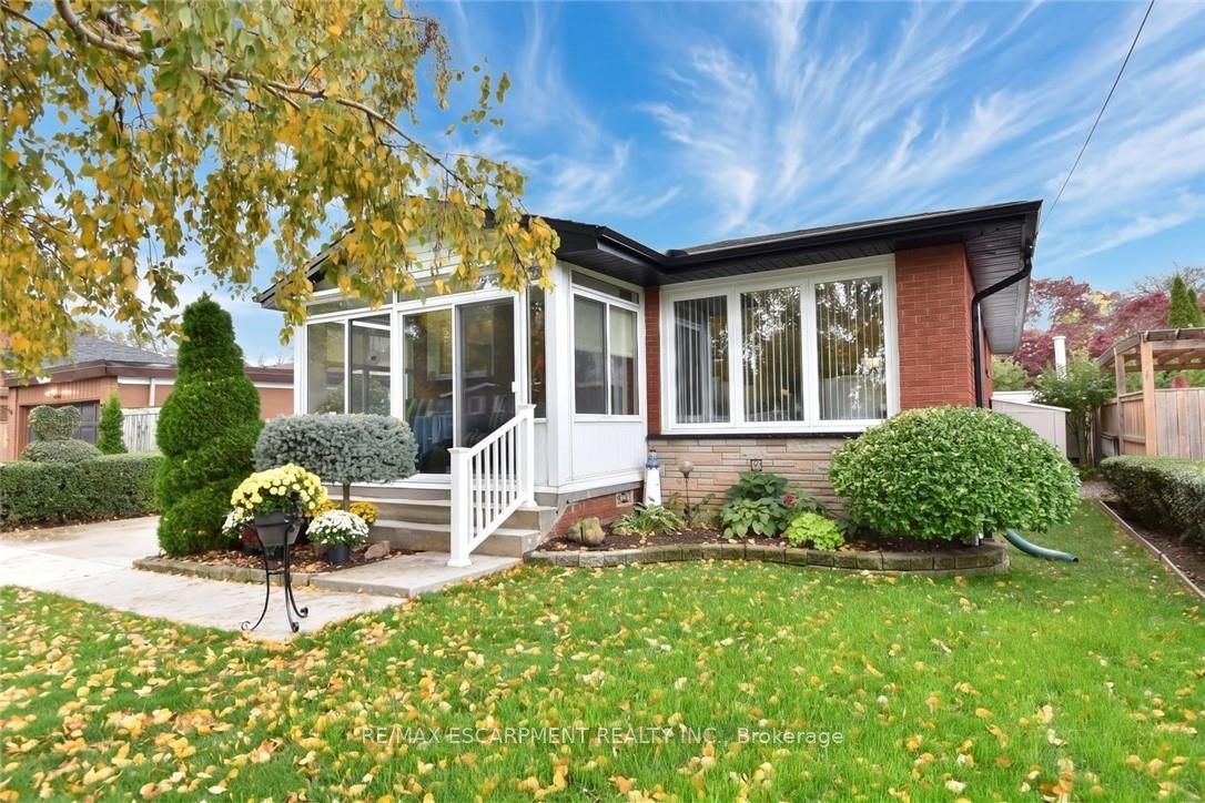 137 Fielding Crescent Property Photo 5