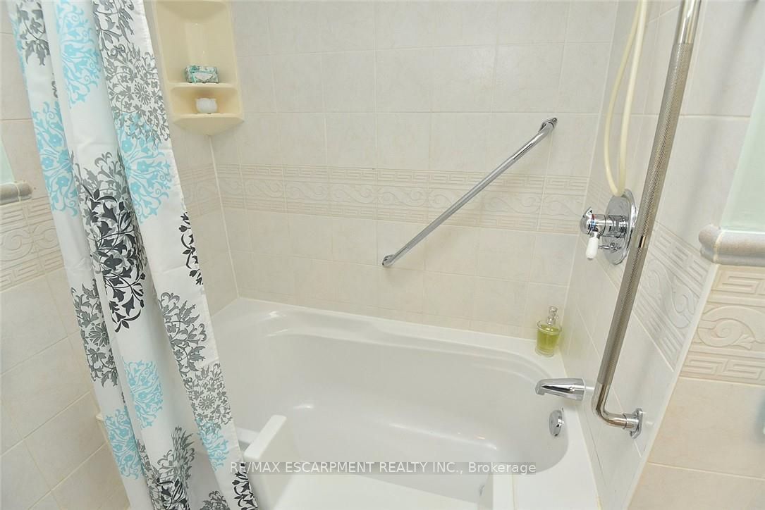 137 Fielding Crescent Property Photo 25