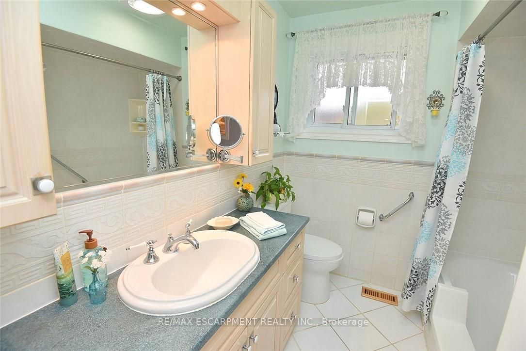 137 Fielding Crescent Property Photo 27