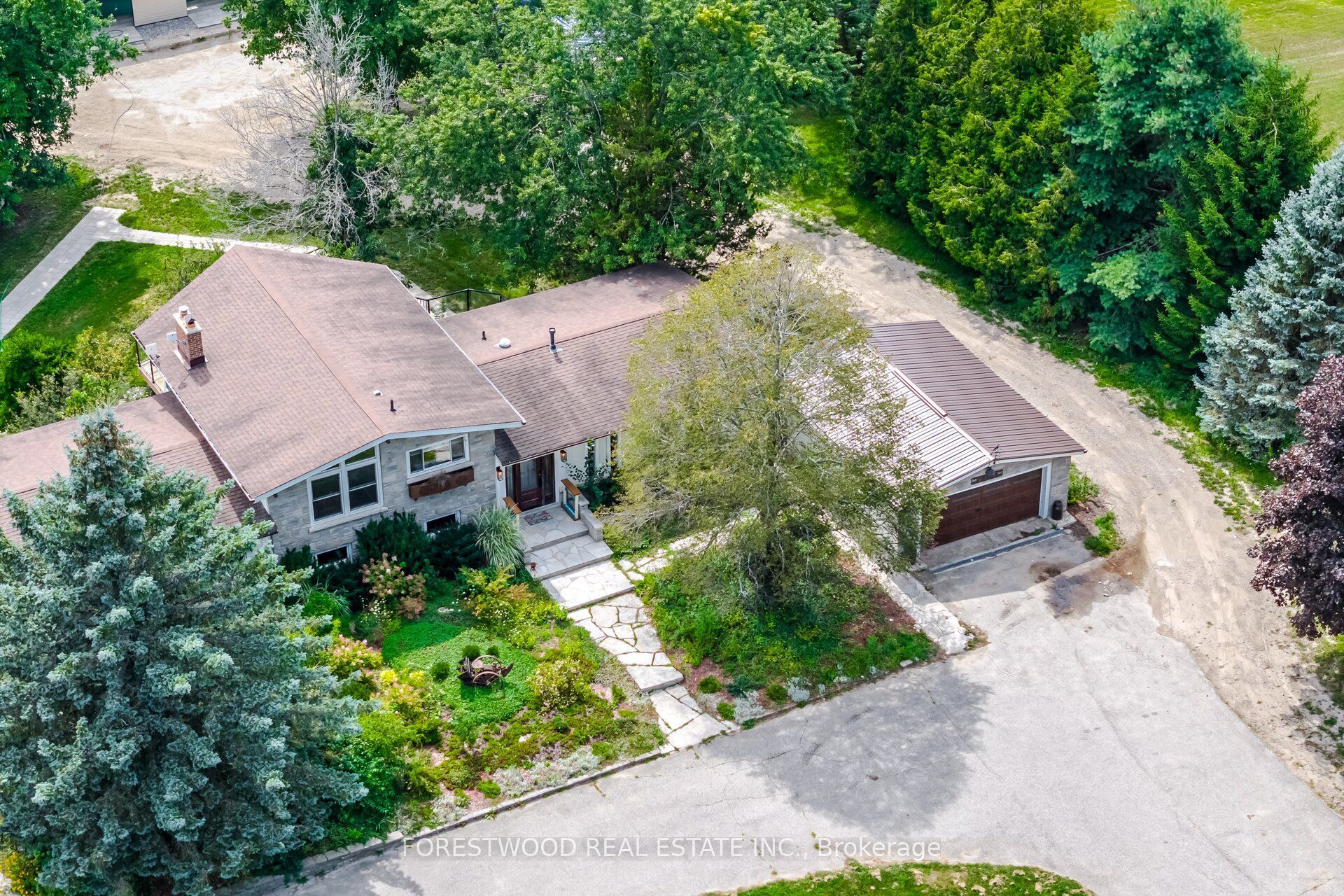 5688 Sixth Line Property Photo 4