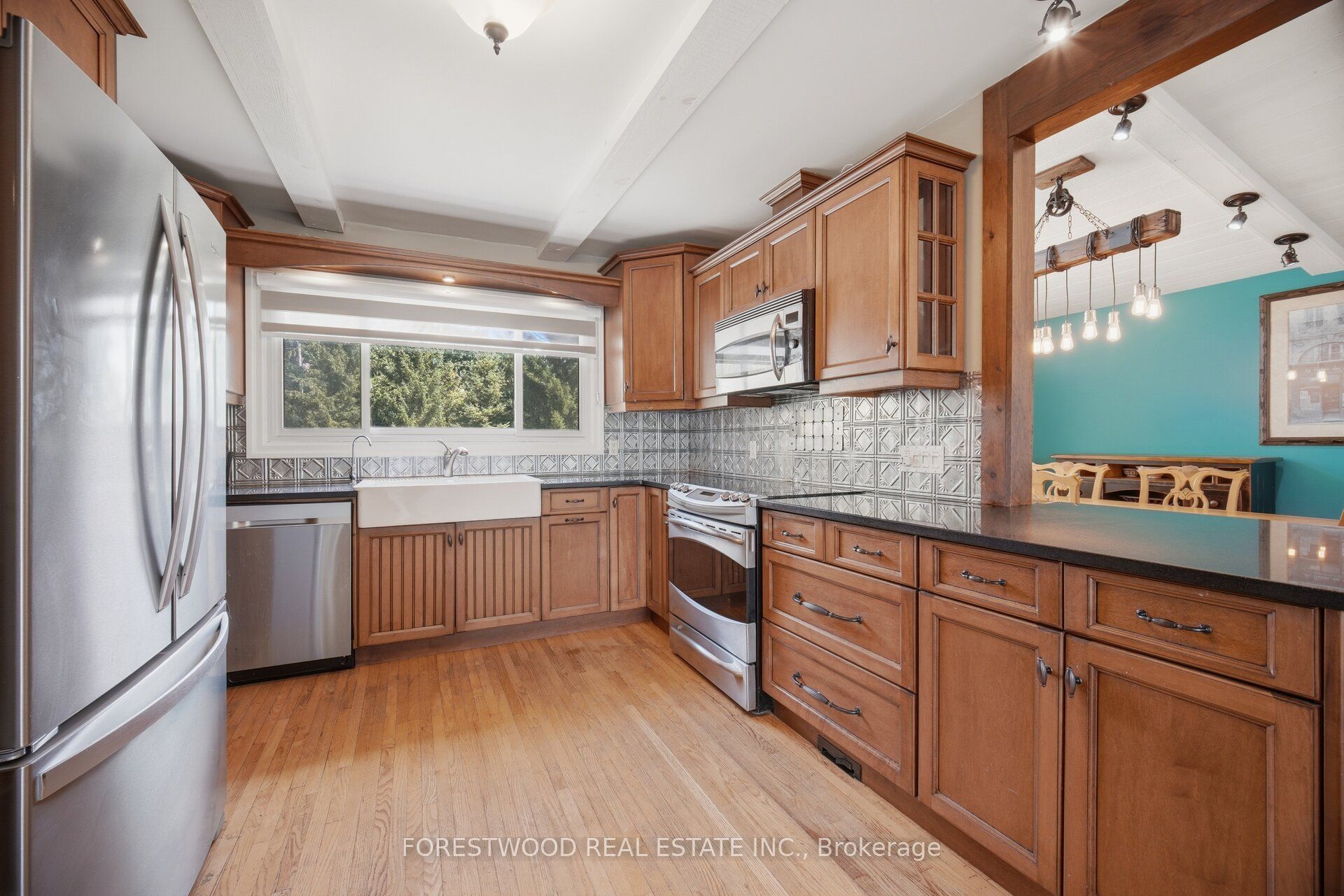 5688 Sixth Line Property Photo 6