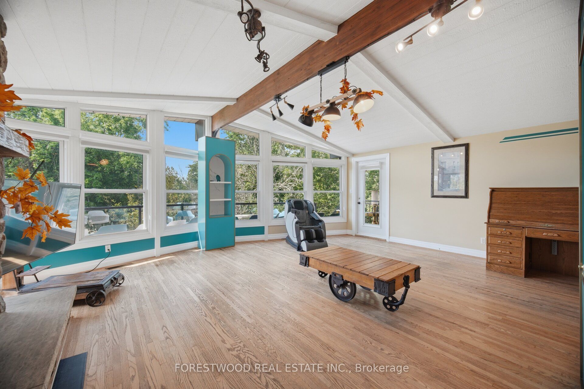 5688 Sixth Line Property Photo 7