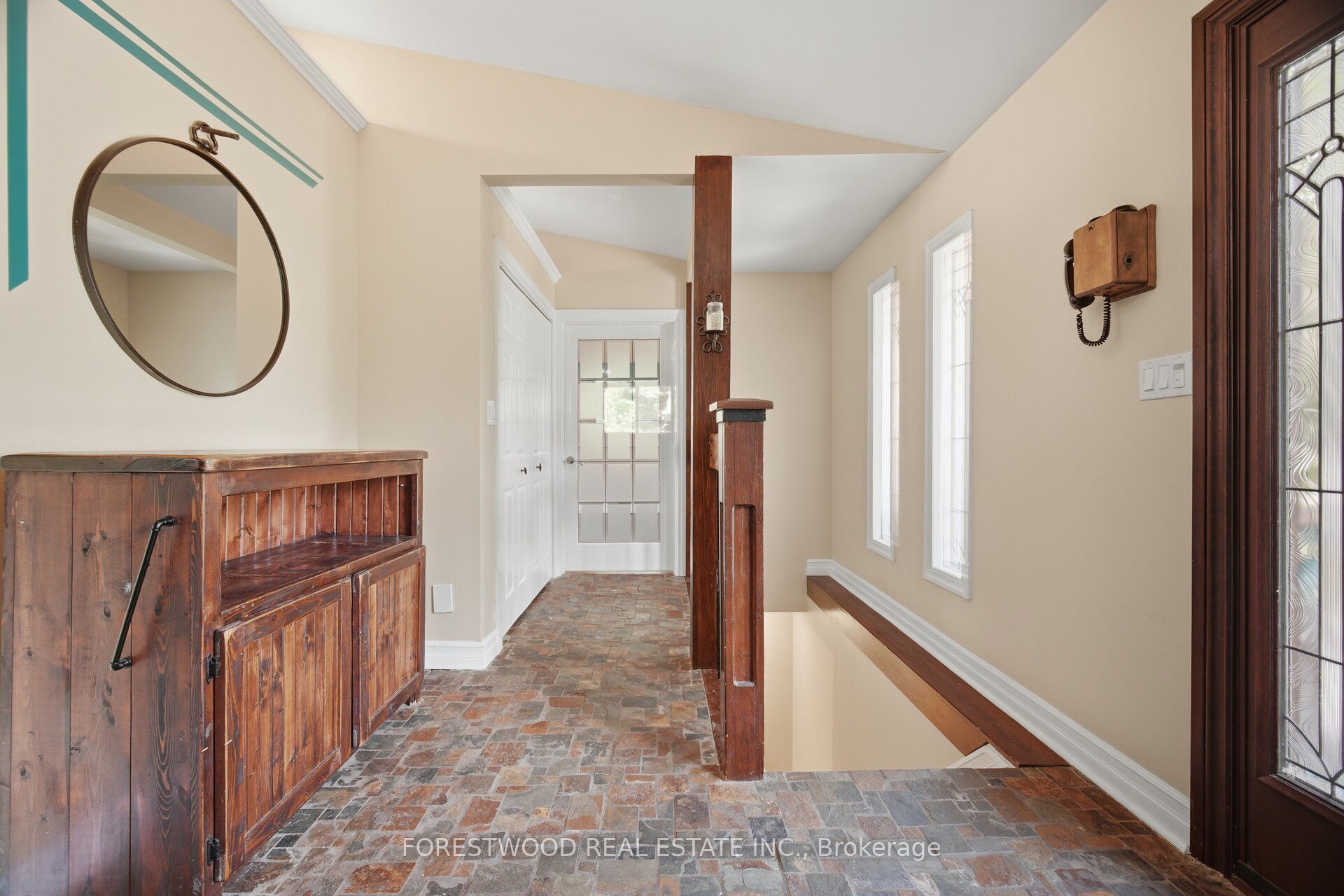 5688 Sixth Line Property Photo 12