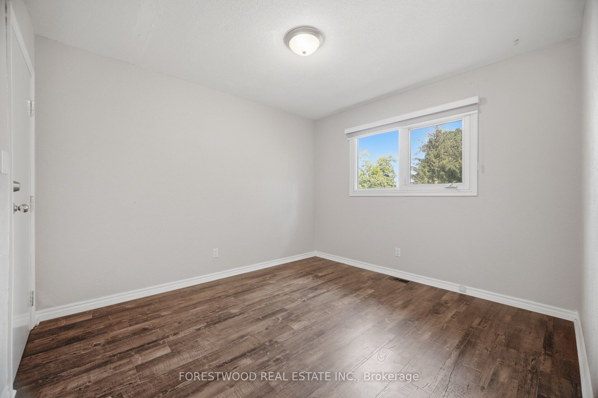 5688 Sixth Line Property Photo 27