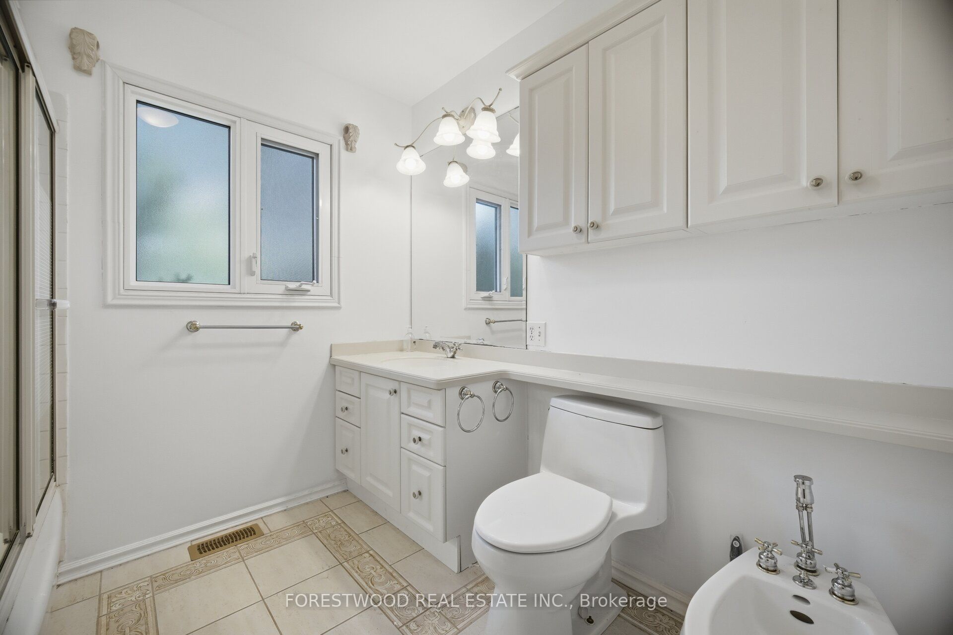 5688 Sixth Line Property Photo 28