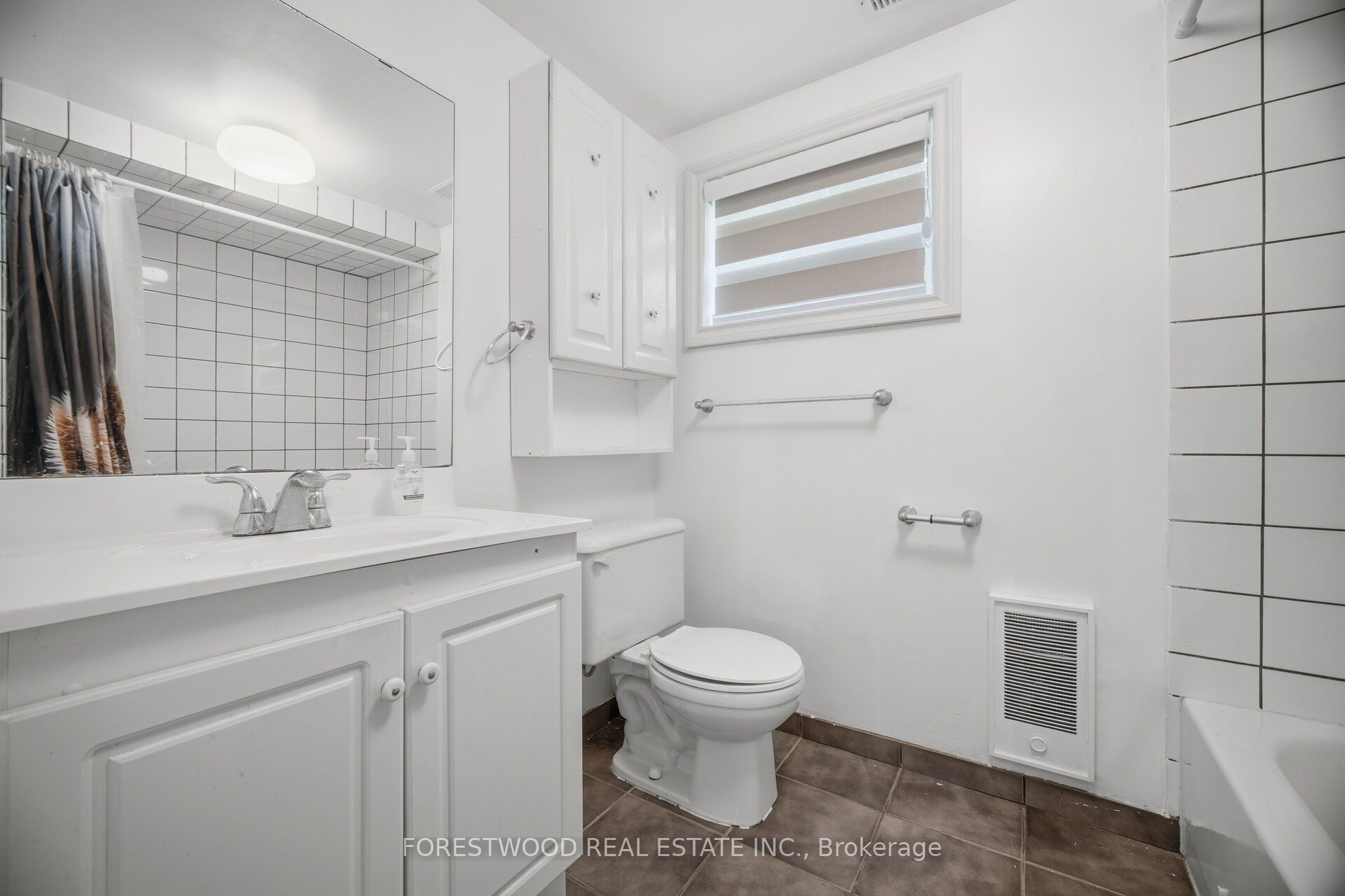 5688 Sixth Line Property Photo 33