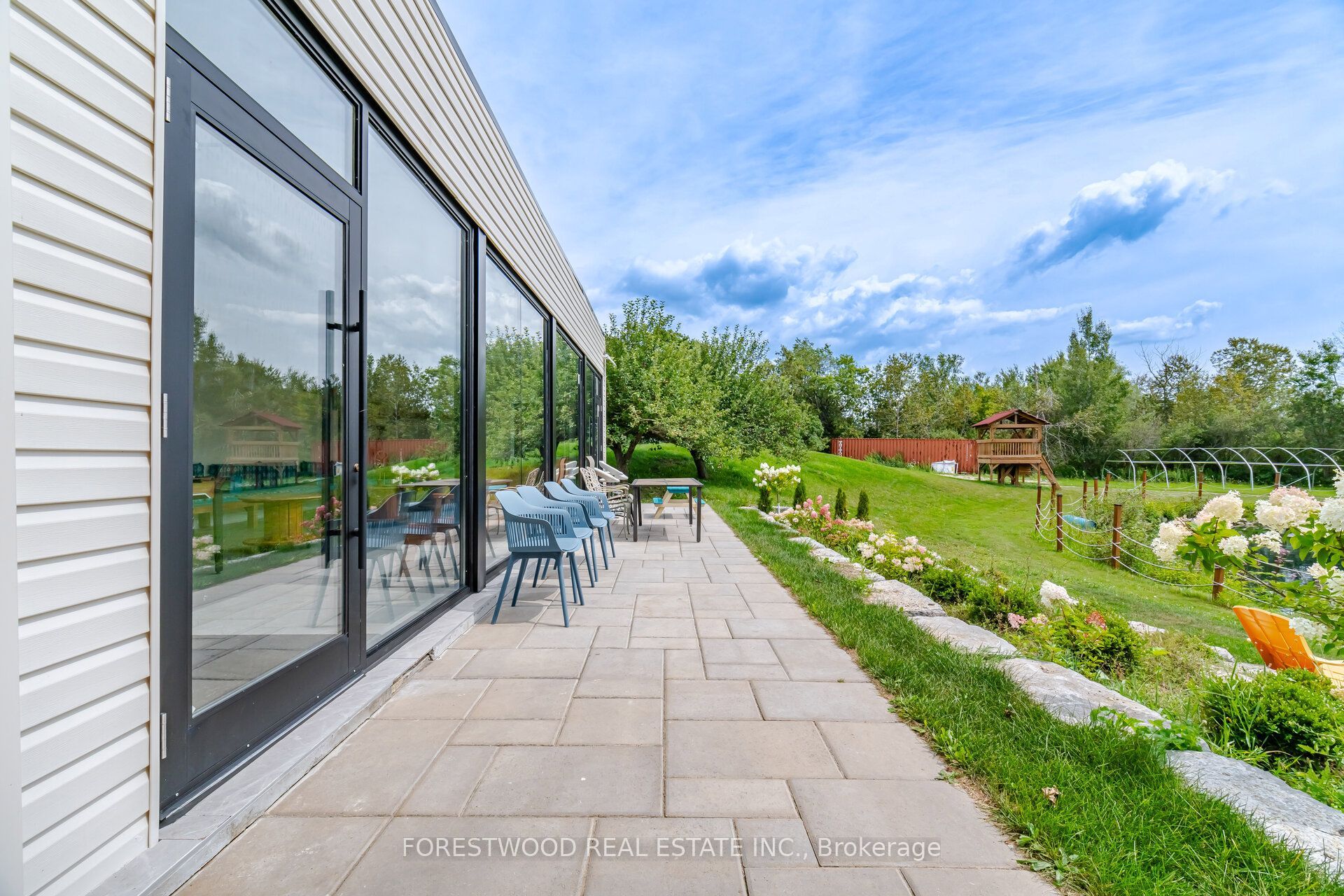5688 Sixth Line Property Photo 41