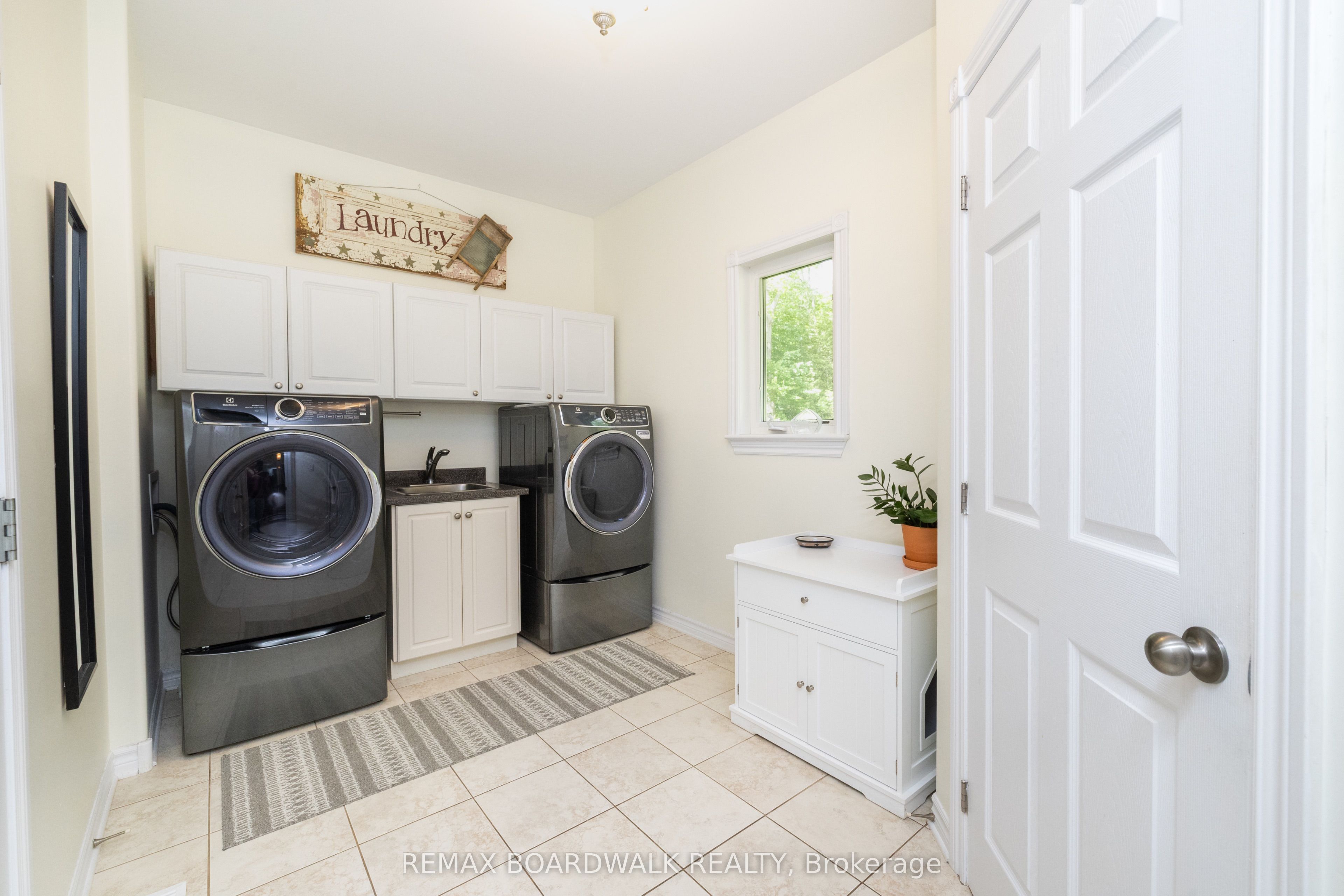 6671 Third Line Road Property Photo 12