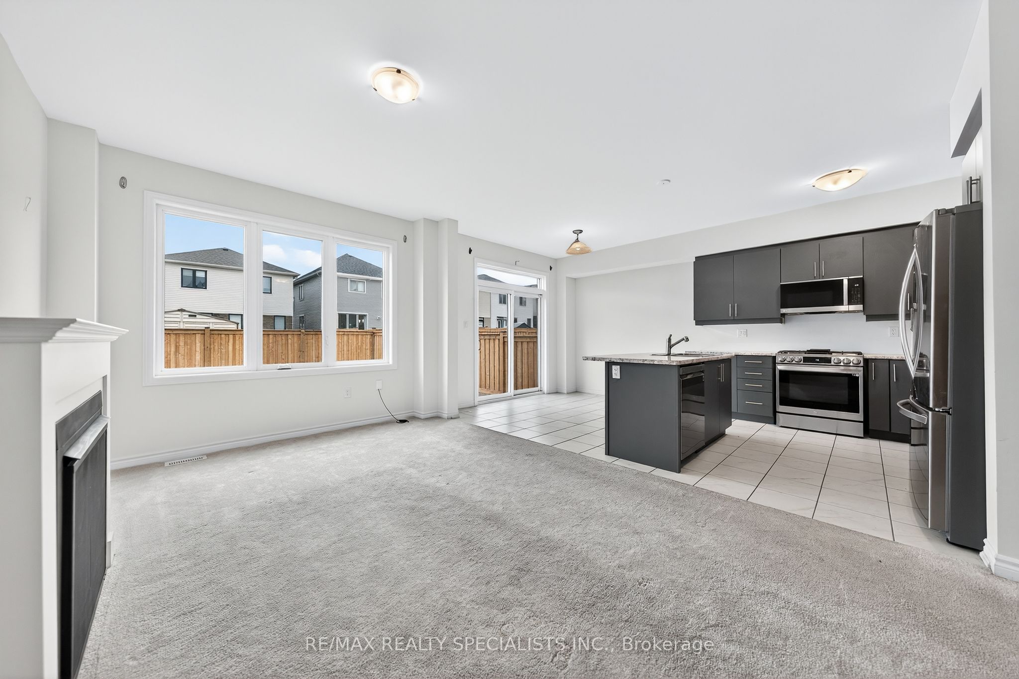 27 Harpin Way W Property Photo 12