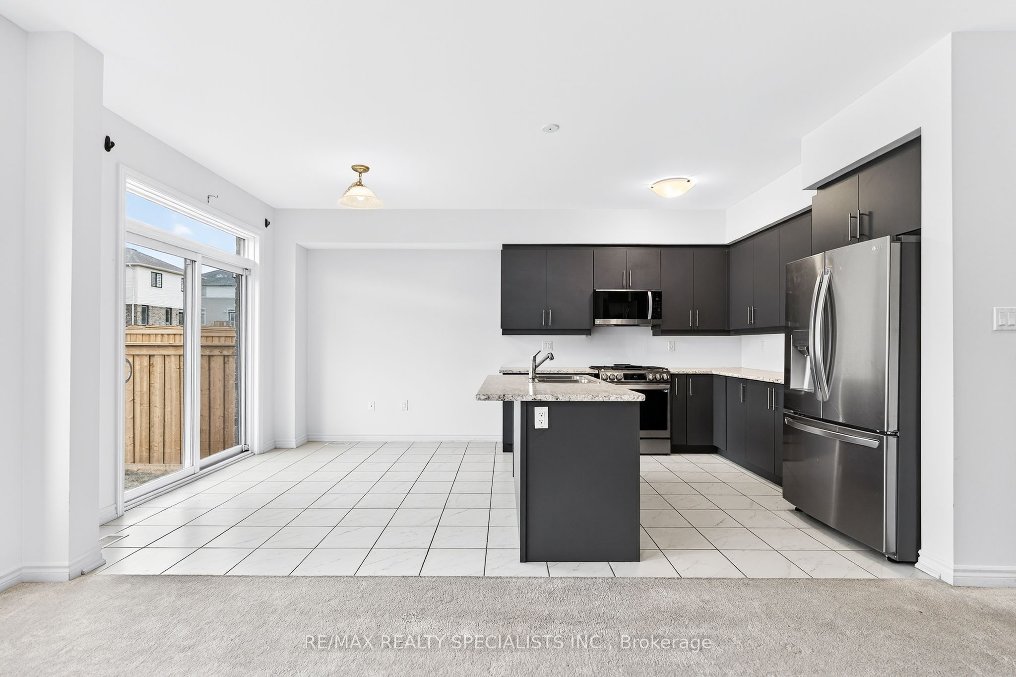 27 Harpin Way W Property Photo 14