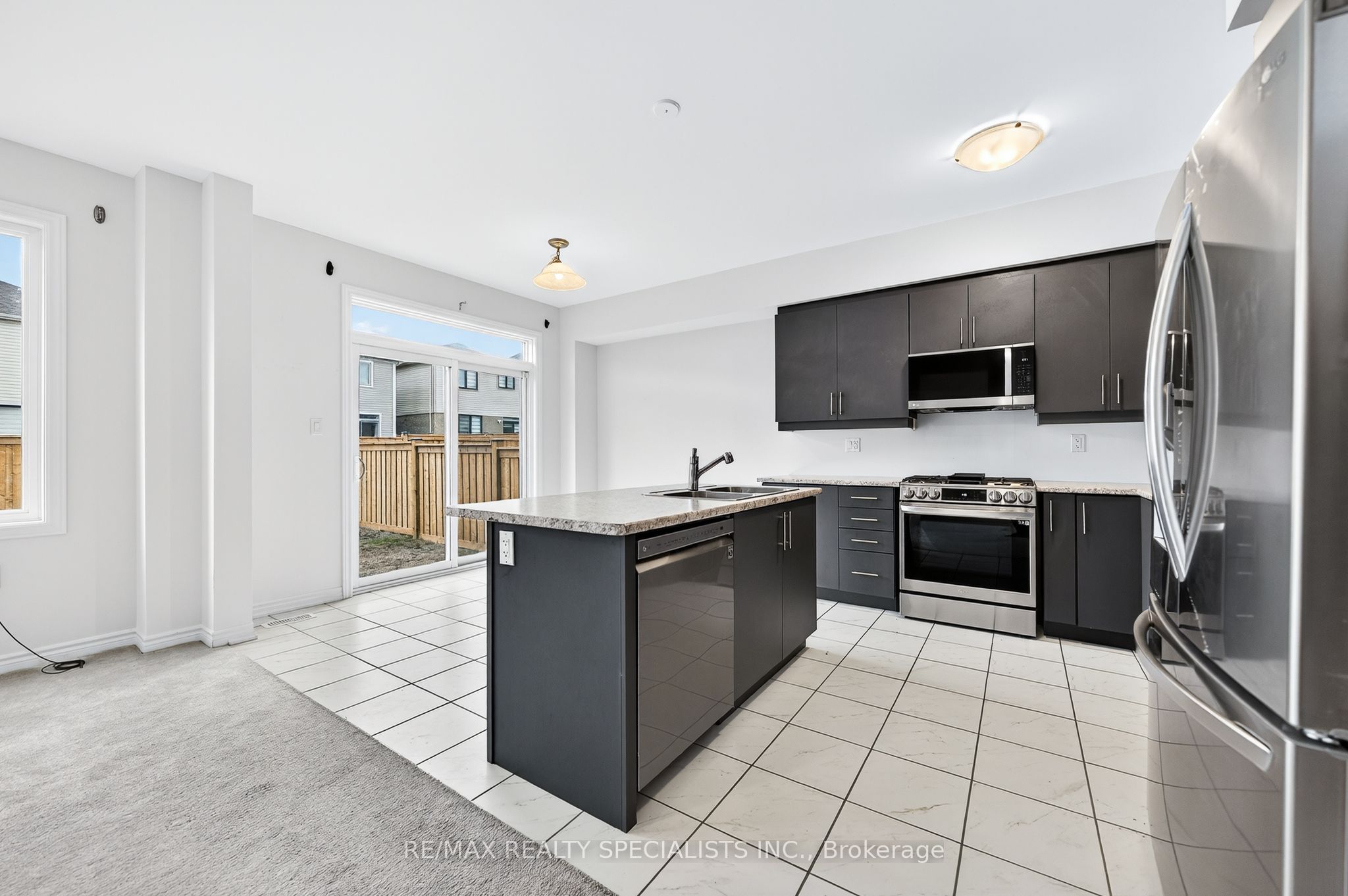 27 Harpin Way W Property Photo 19
