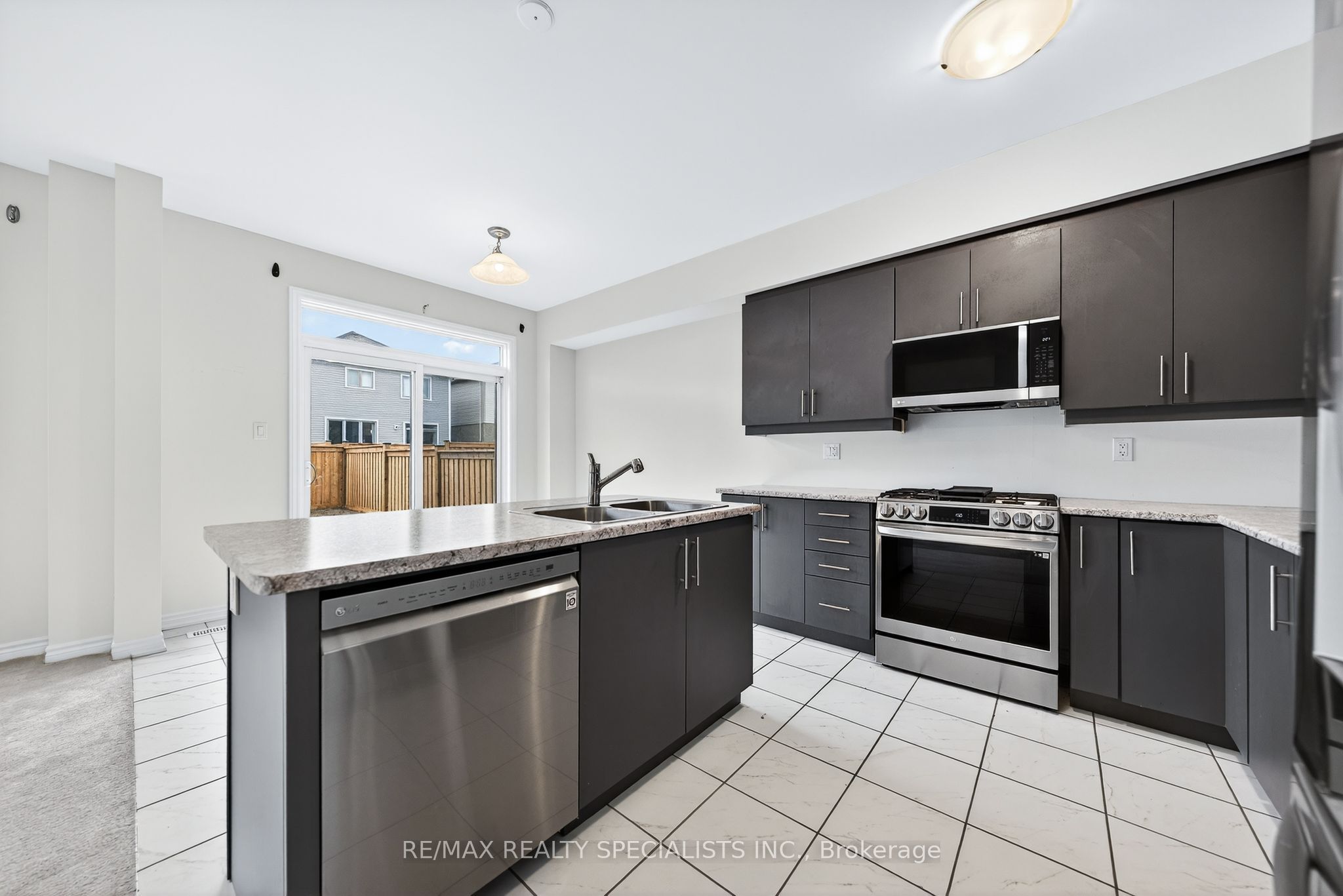 27 Harpin Way W Property Photo 20