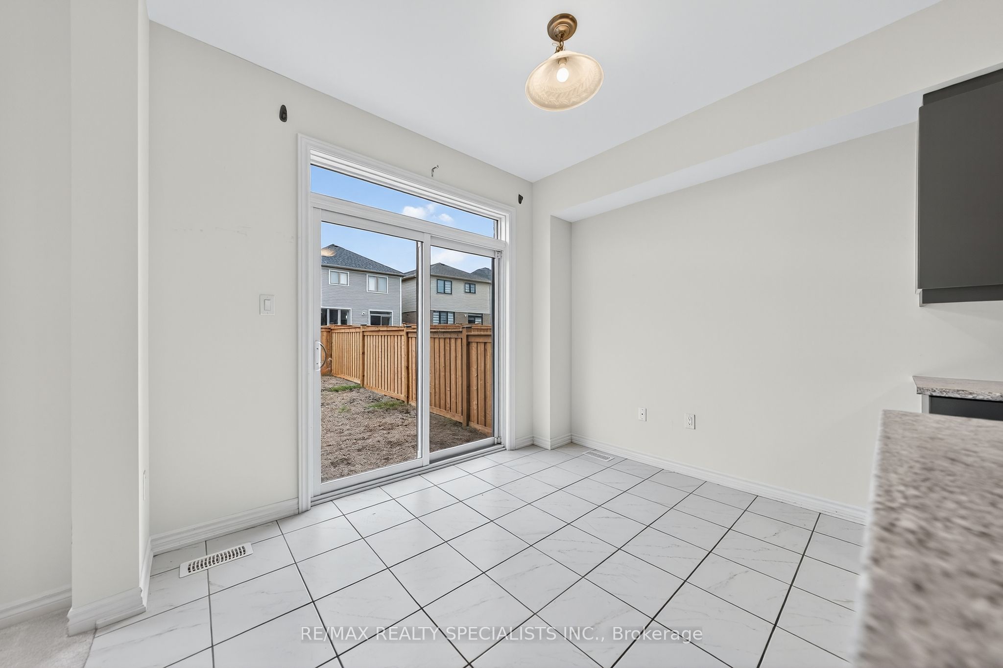 27 Harpin Way W Property Photo 23