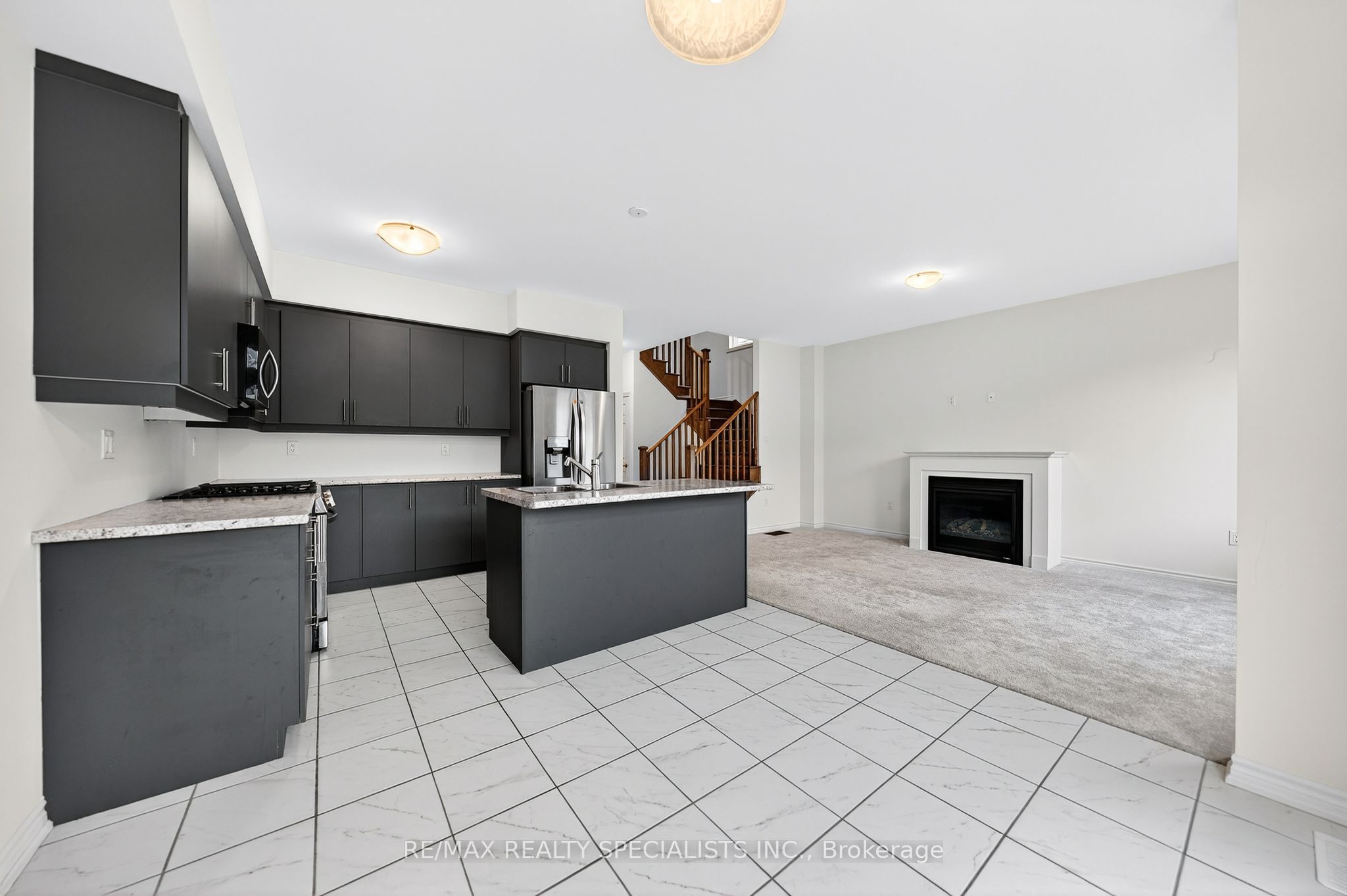 27 Harpin Way W Property Photo 24