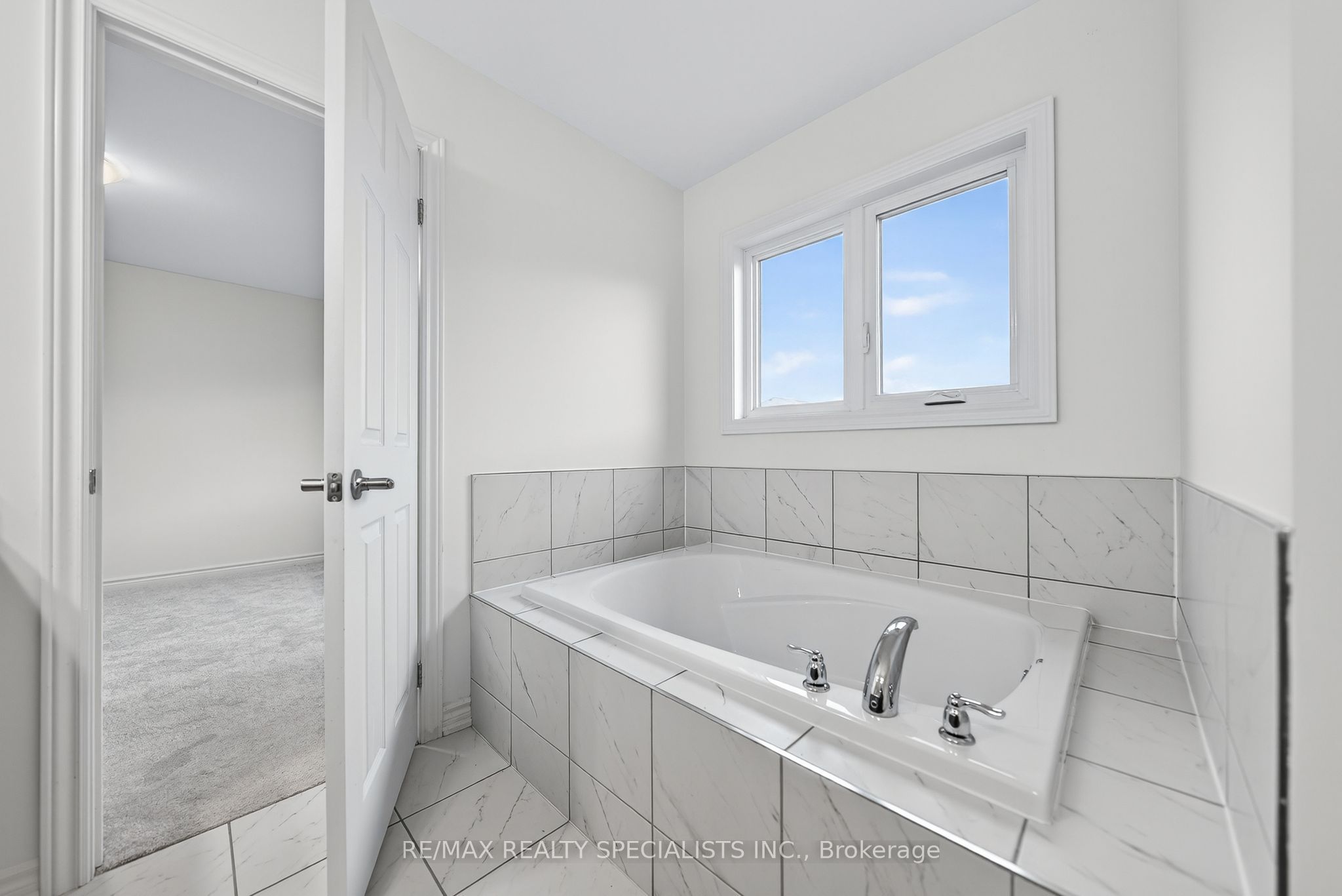 27 Harpin Way W Property Photo 33
