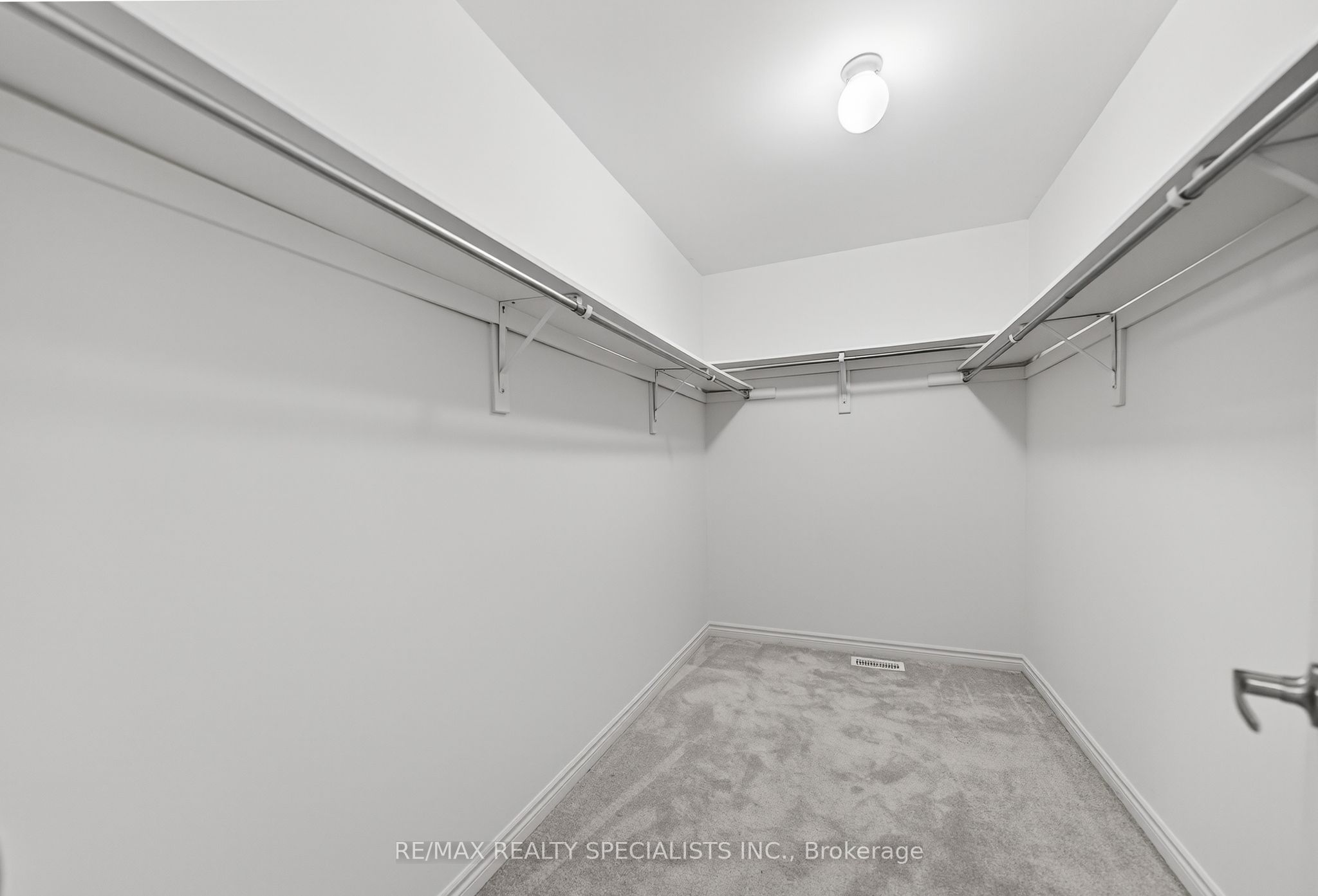 27 Harpin Way W Property Photo 37