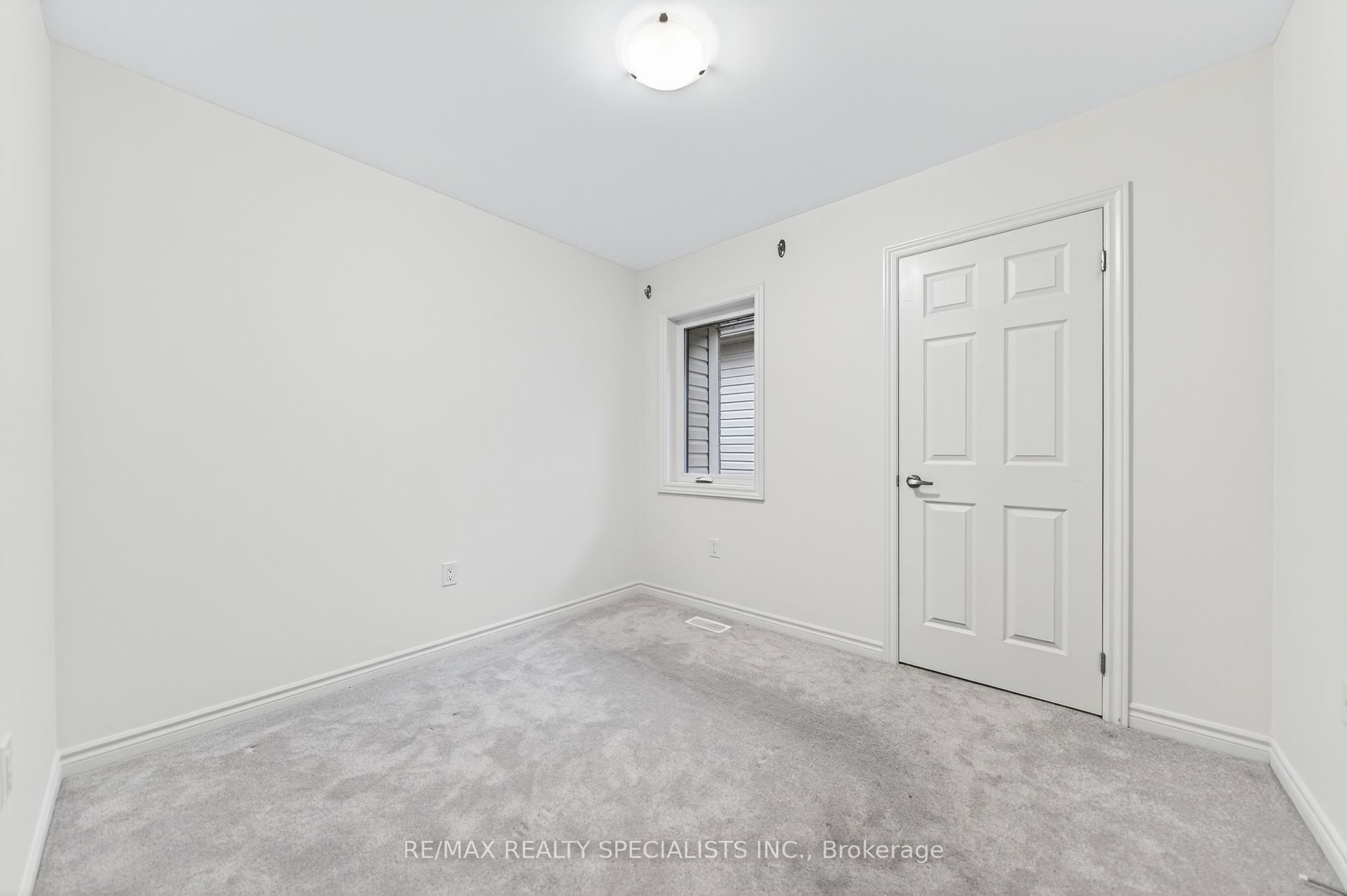 27 Harpin Way W Property Photo 39