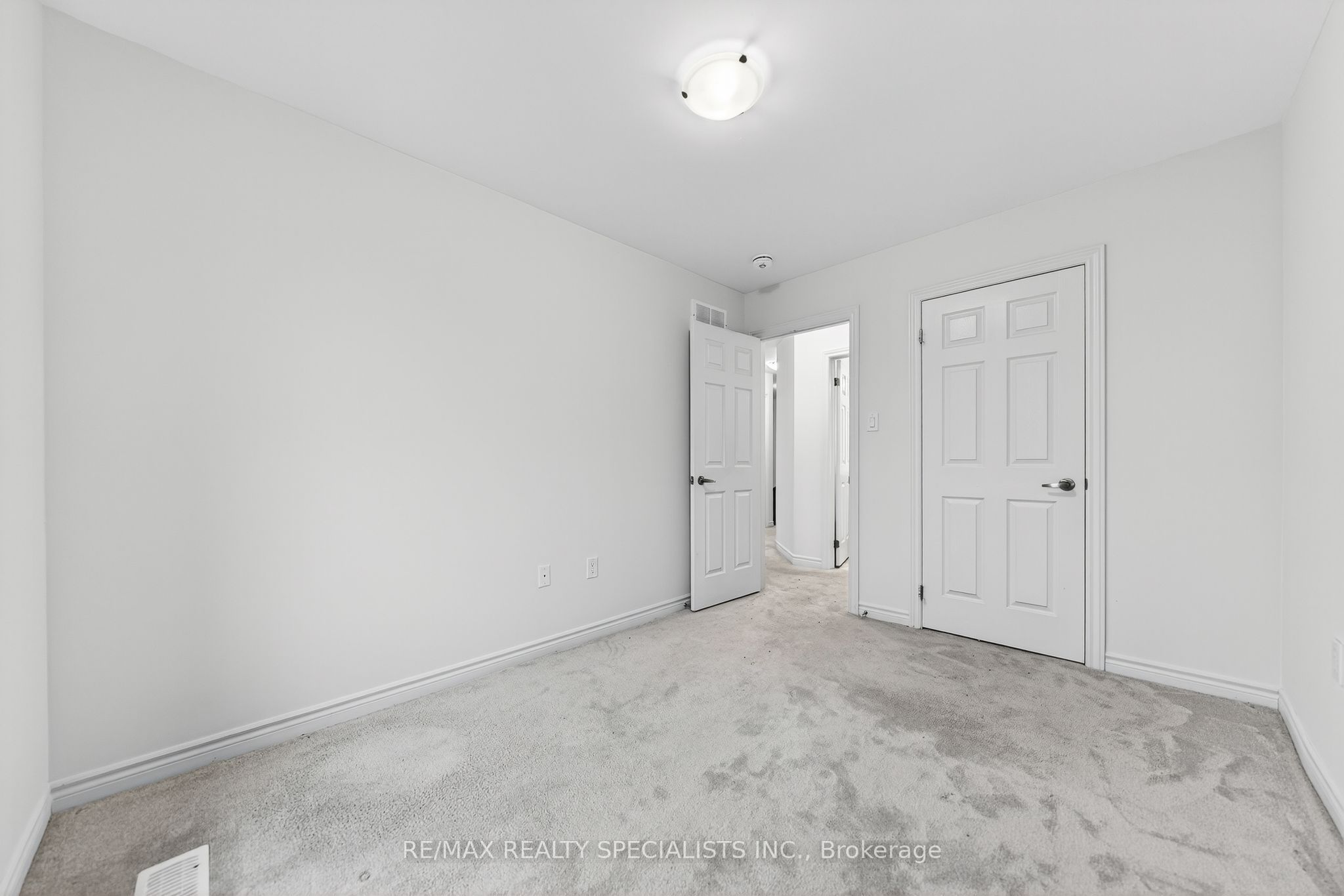 27 Harpin Way W Property Photo 42