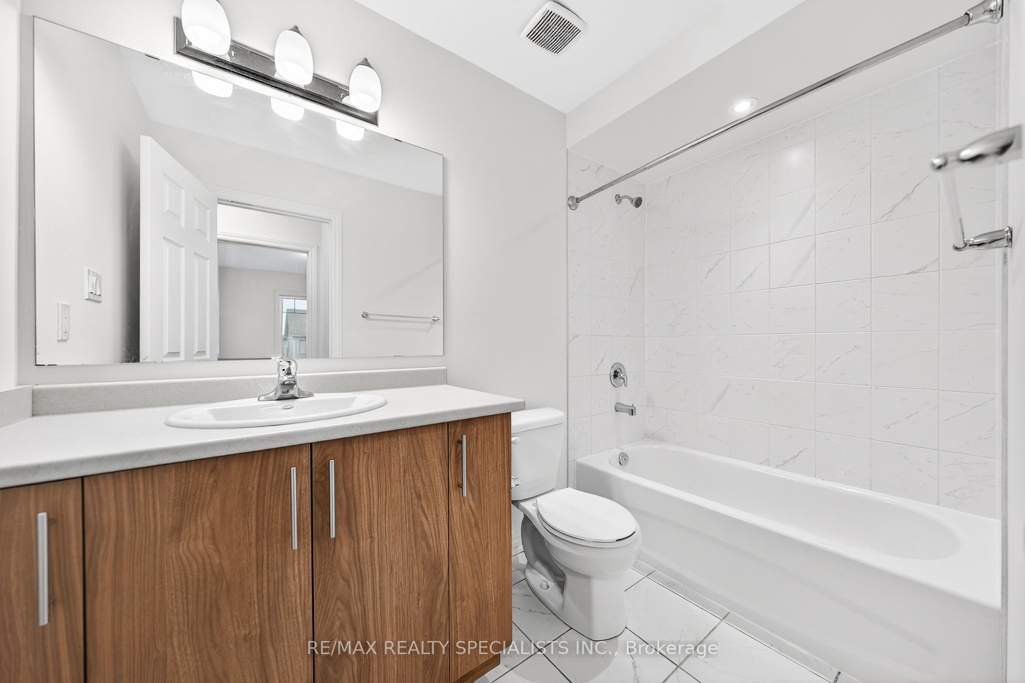 27 Harpin Way W Property Photo 44