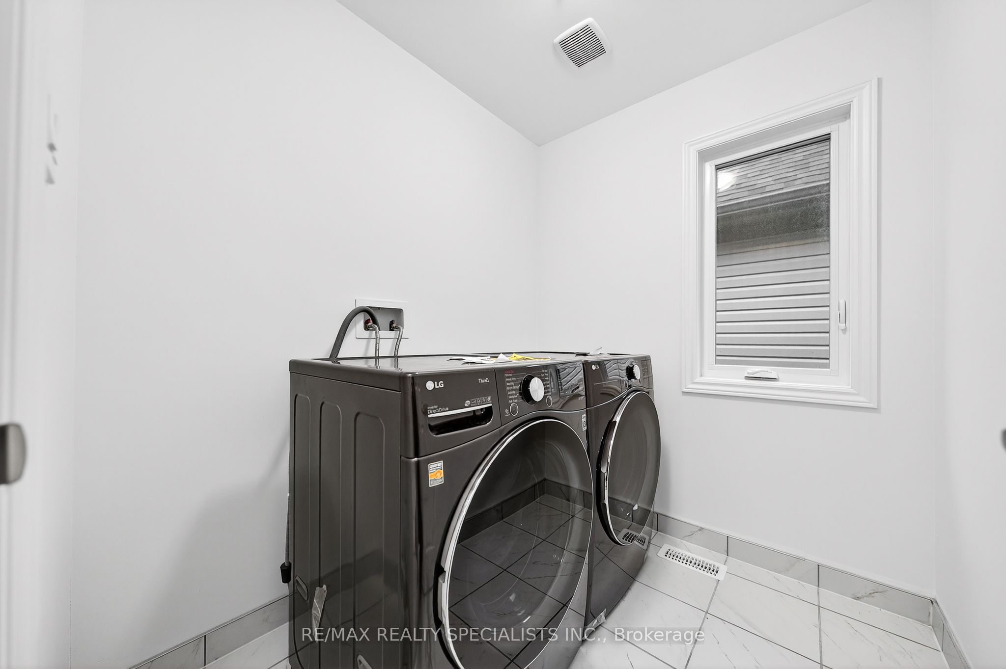 27 Harpin Way W Property Photo 45