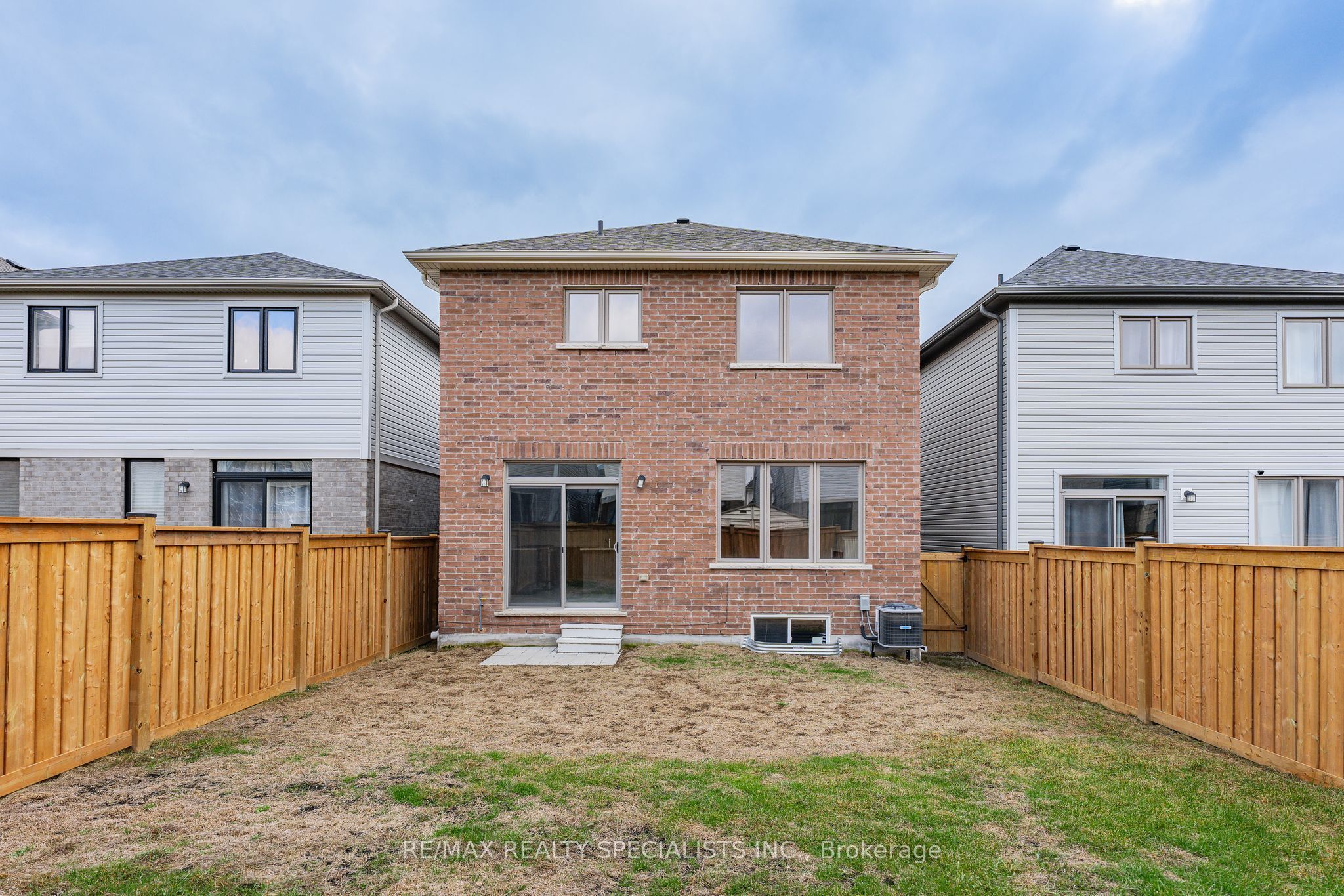 27 Harpin Way W Property Photo 49