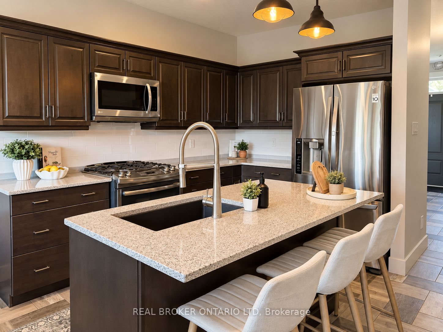 22 Queensway Drive Property Photo 6